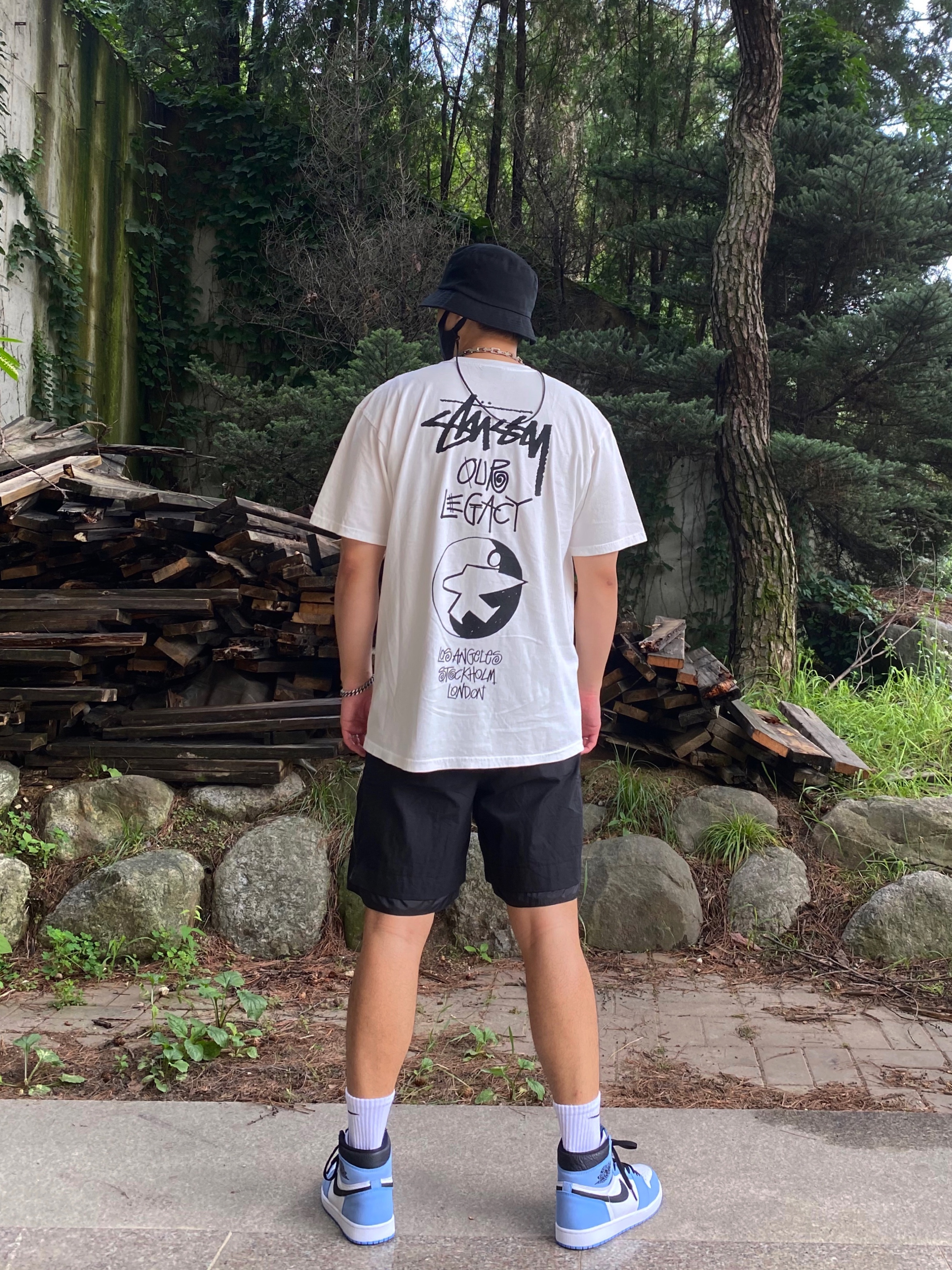 Jordan 1 Retro High OG University Blue, Stussy x Our Legacy Surfman Pig. Dyed T-Shirt Natural - 20FW 착용 스타일 - 1