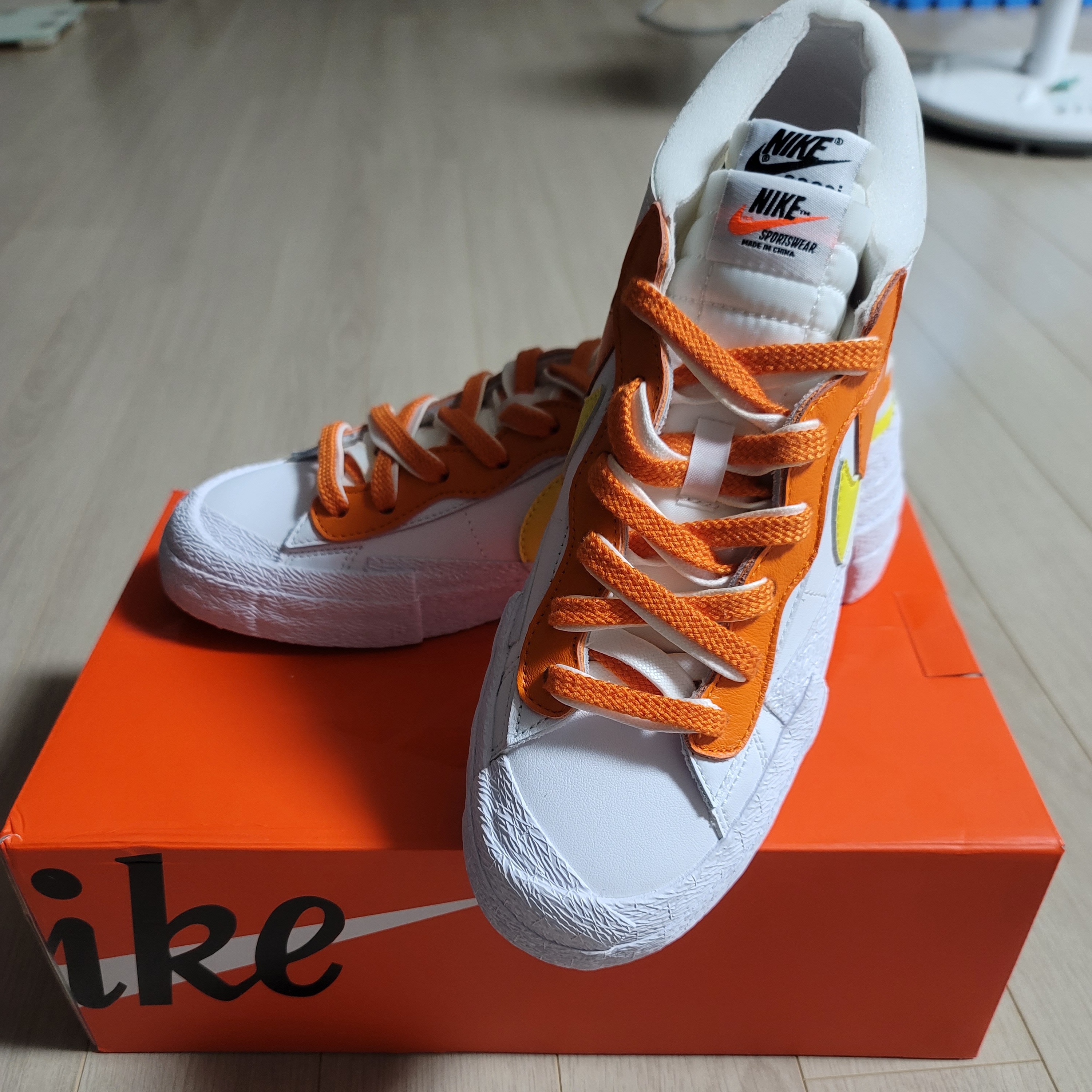 Nike x Sacai Blazer Low Magma Orange 착용 스타일 - 2