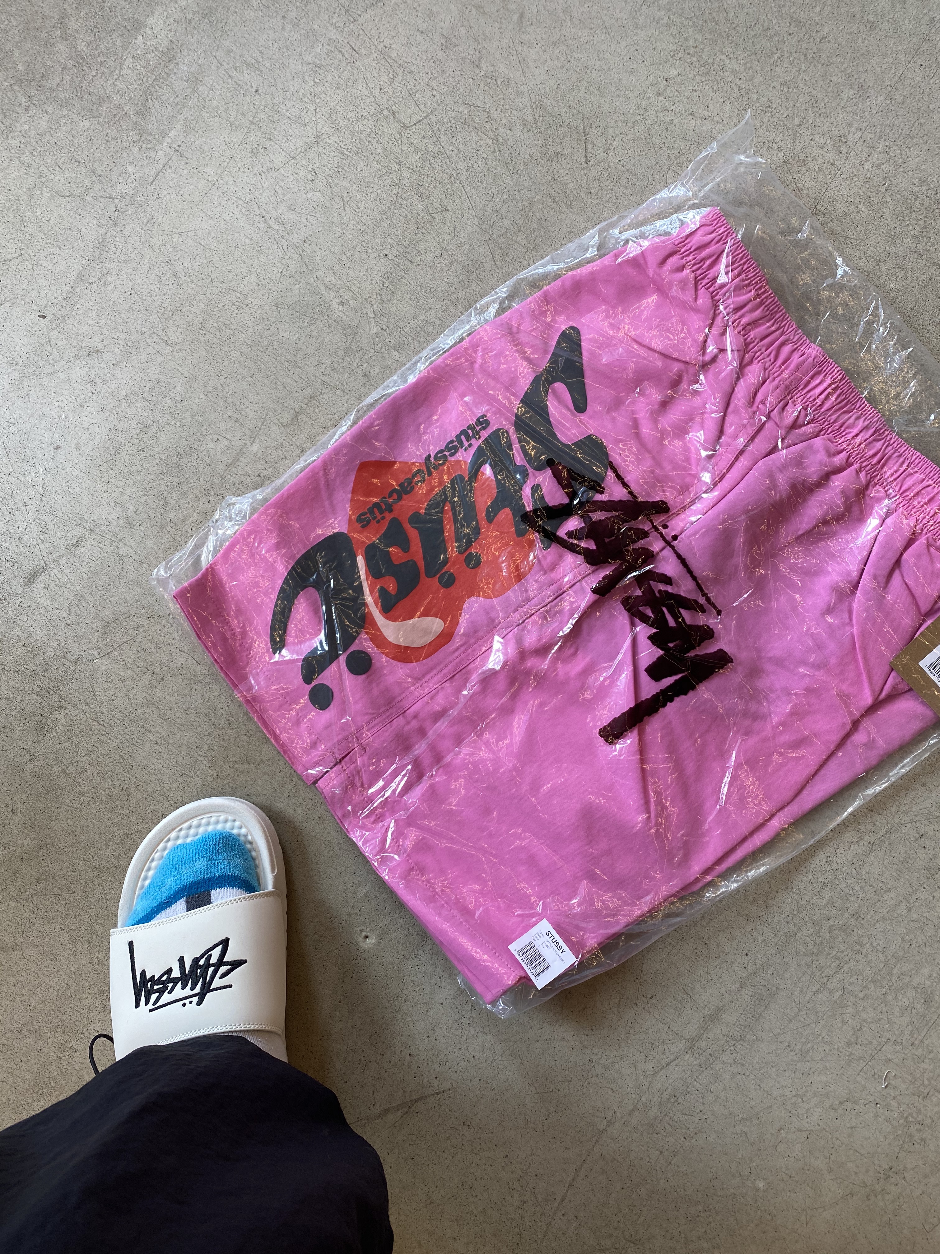 Stussy x Cactus Plant Flea Market Shorts Pink, Nike x Stussy Benassi Slide Sail 착용 스타일 - 3