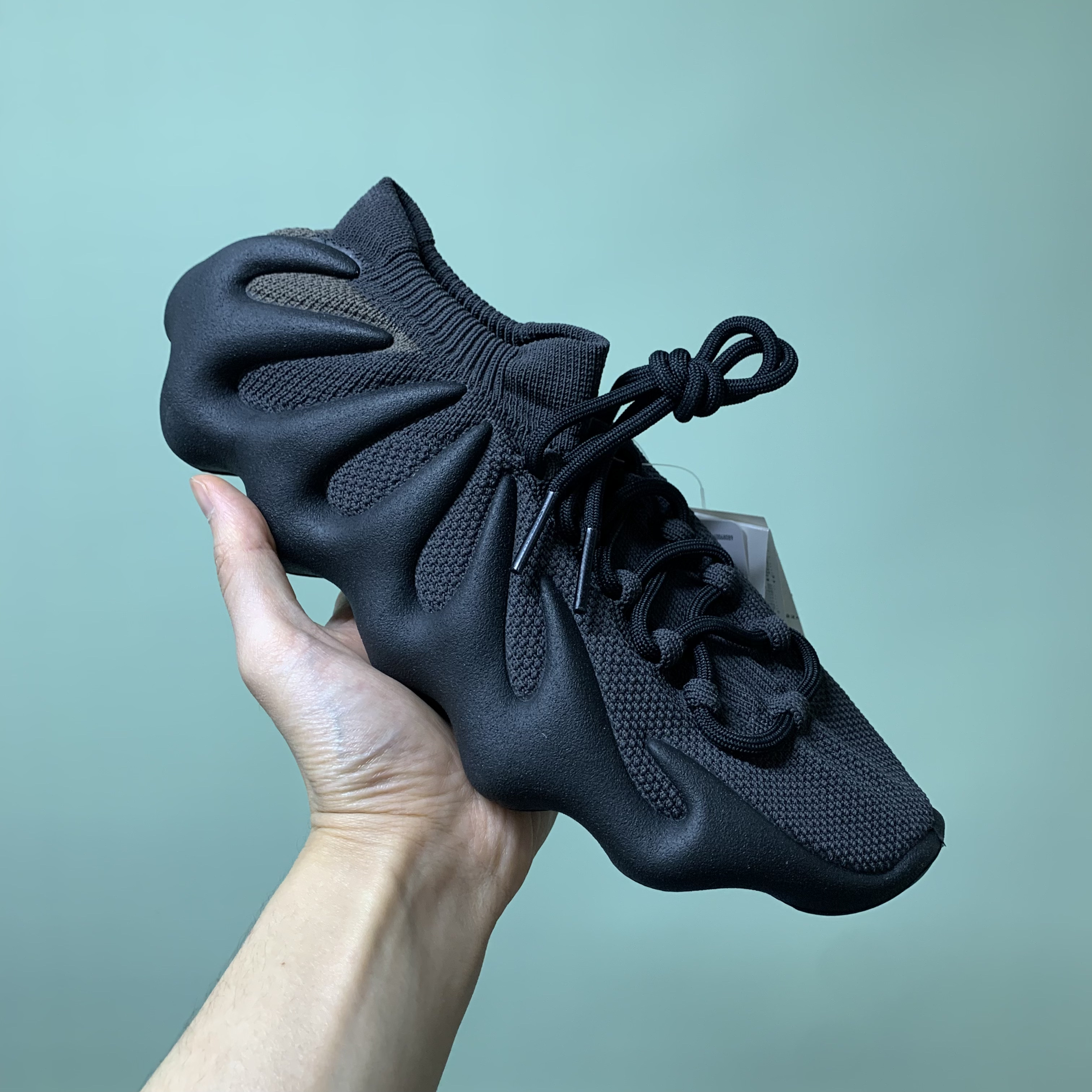 Adidas Yeezy 450 Dark Slate 착용 스타일 - 3
