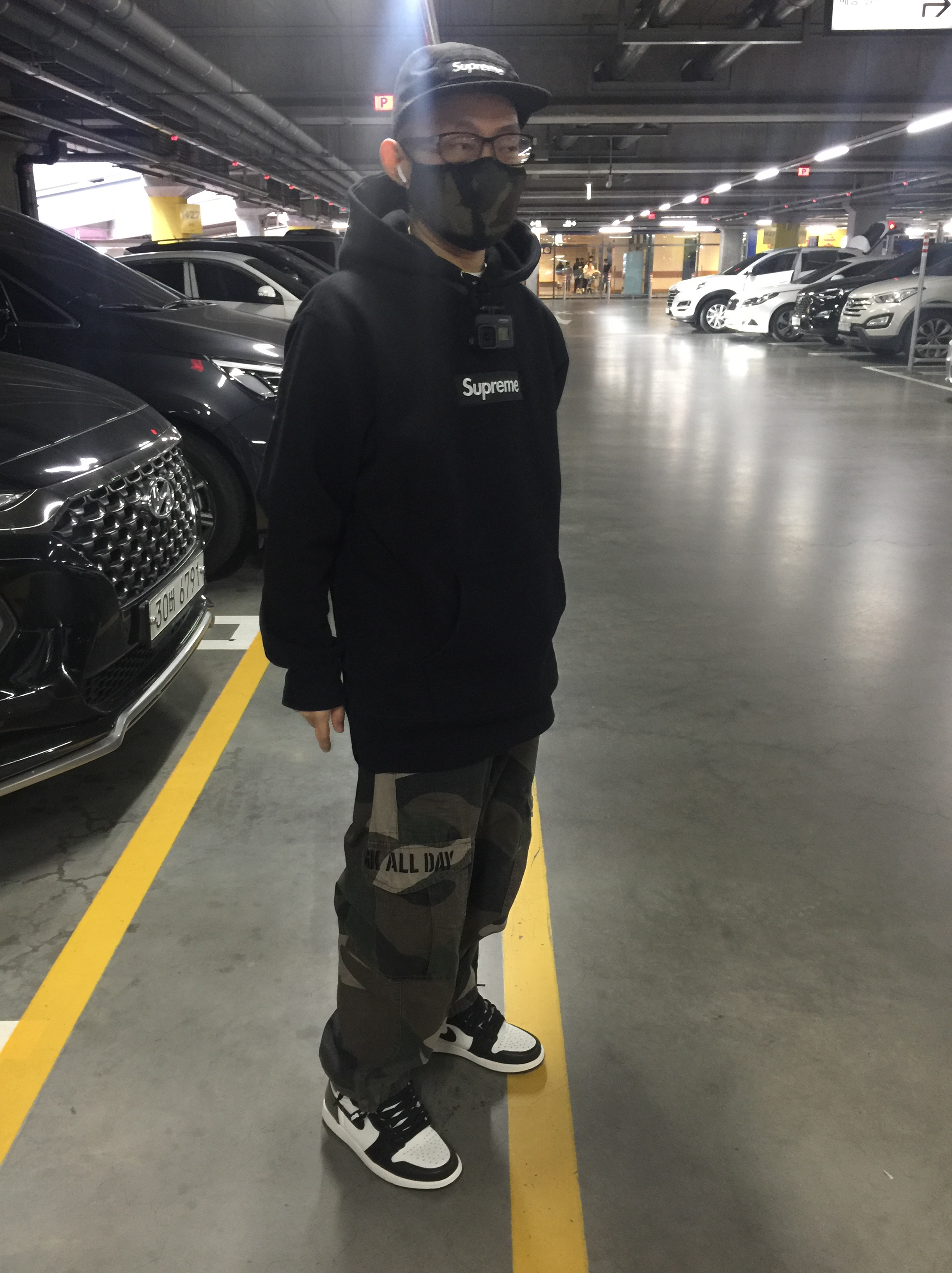 Jordan 1 Retro High OG Black Mocha 착용 스타일