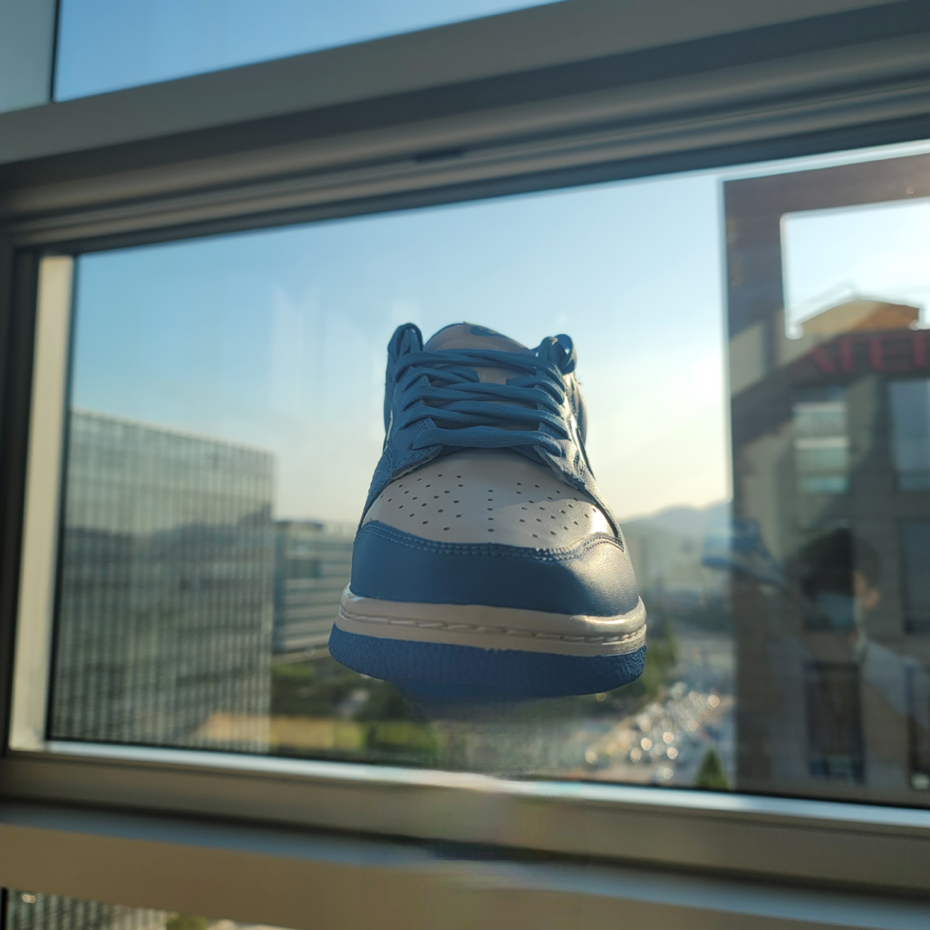 Nike Dunk Low Retro University Blue 착용 스타일 - 4