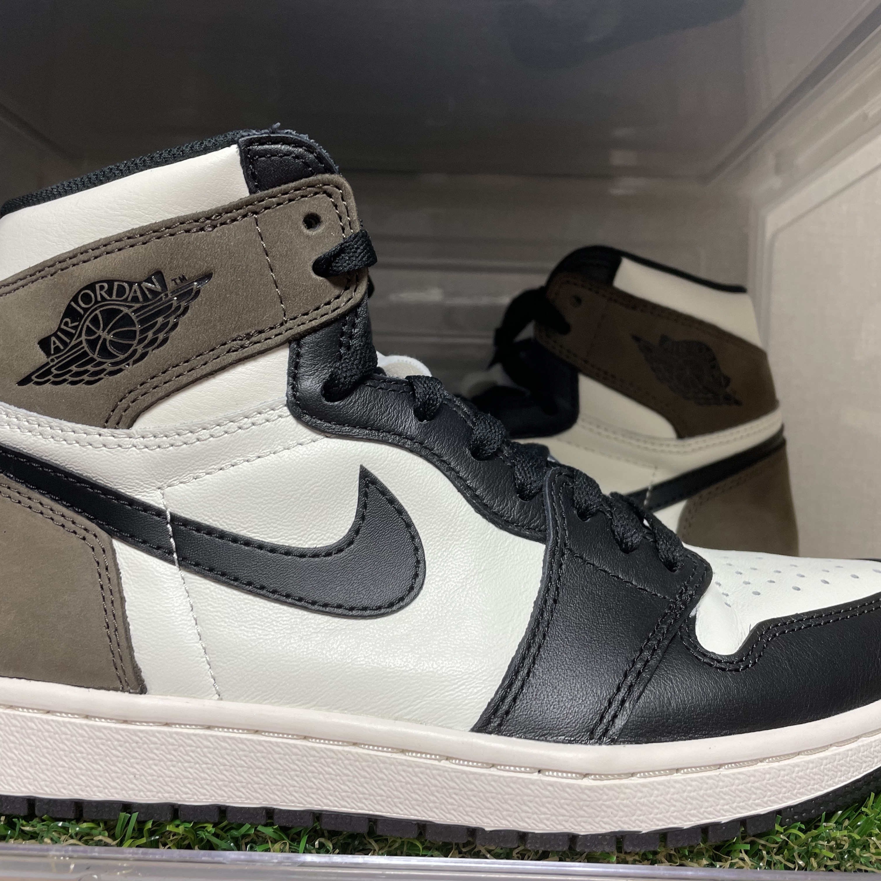 Jordan 1 Retro High OG Black Mocha 착용 스타일