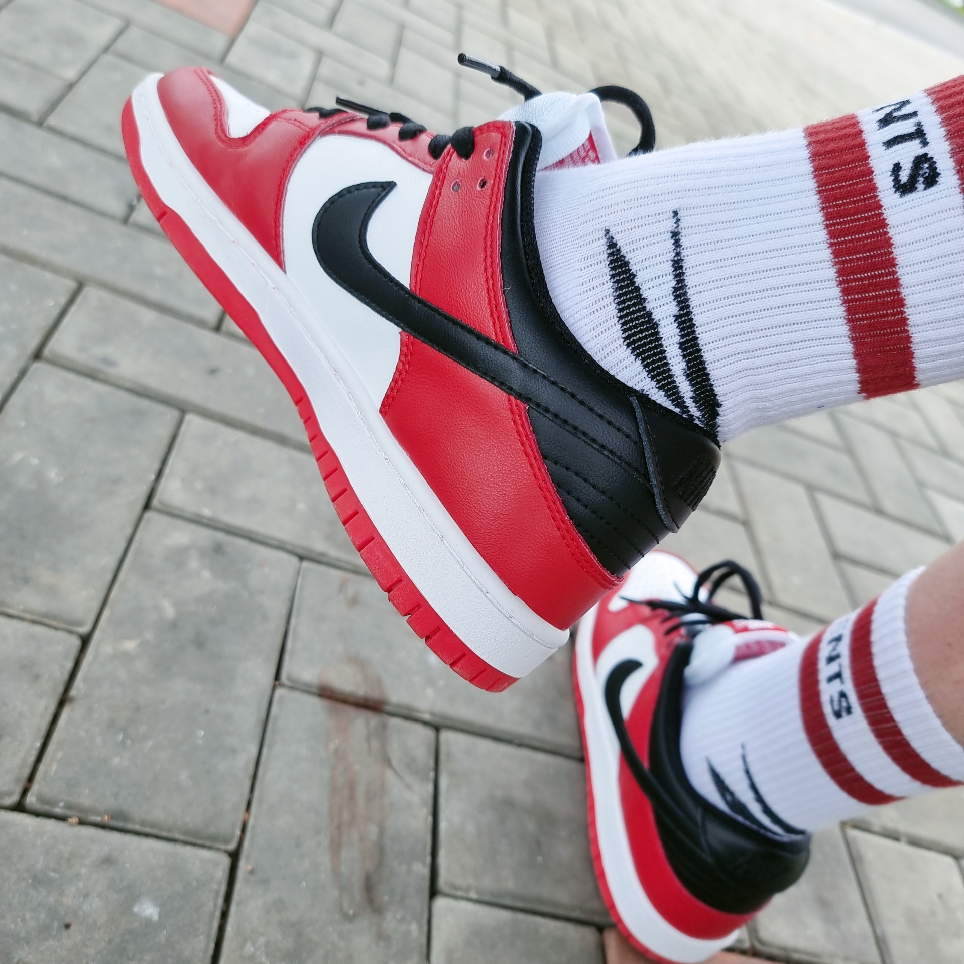 Nike SB Dunk Low Pro Chicago 착용 스타일 - 1
