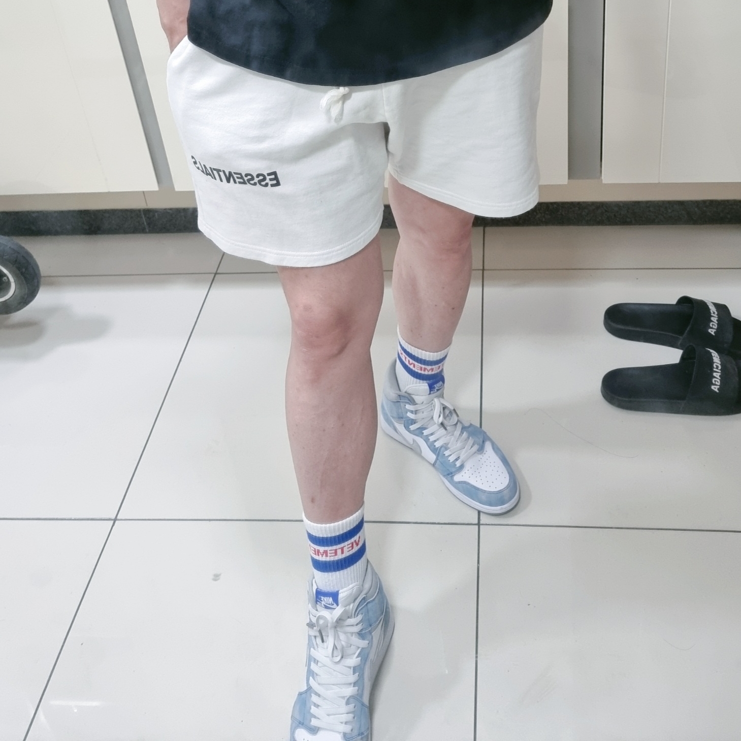 Jordan 1 Retro High OG Hyper Royal 착용 스타일
