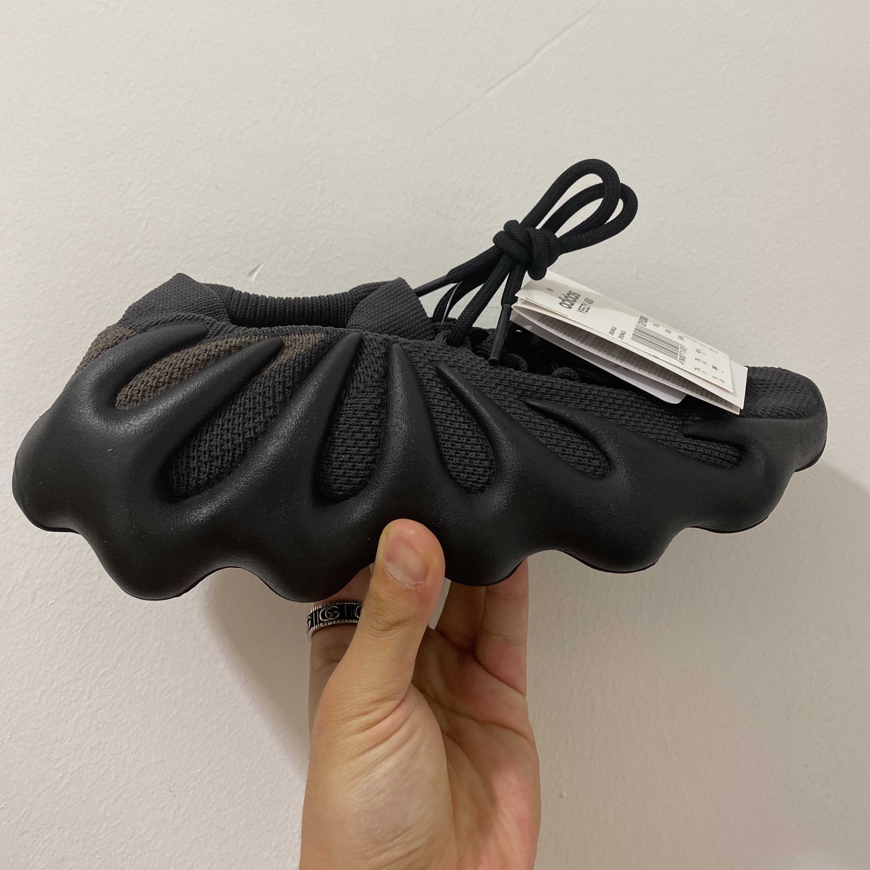 Adidas Yeezy 450 Dark Slate 착용 스타일 - 1