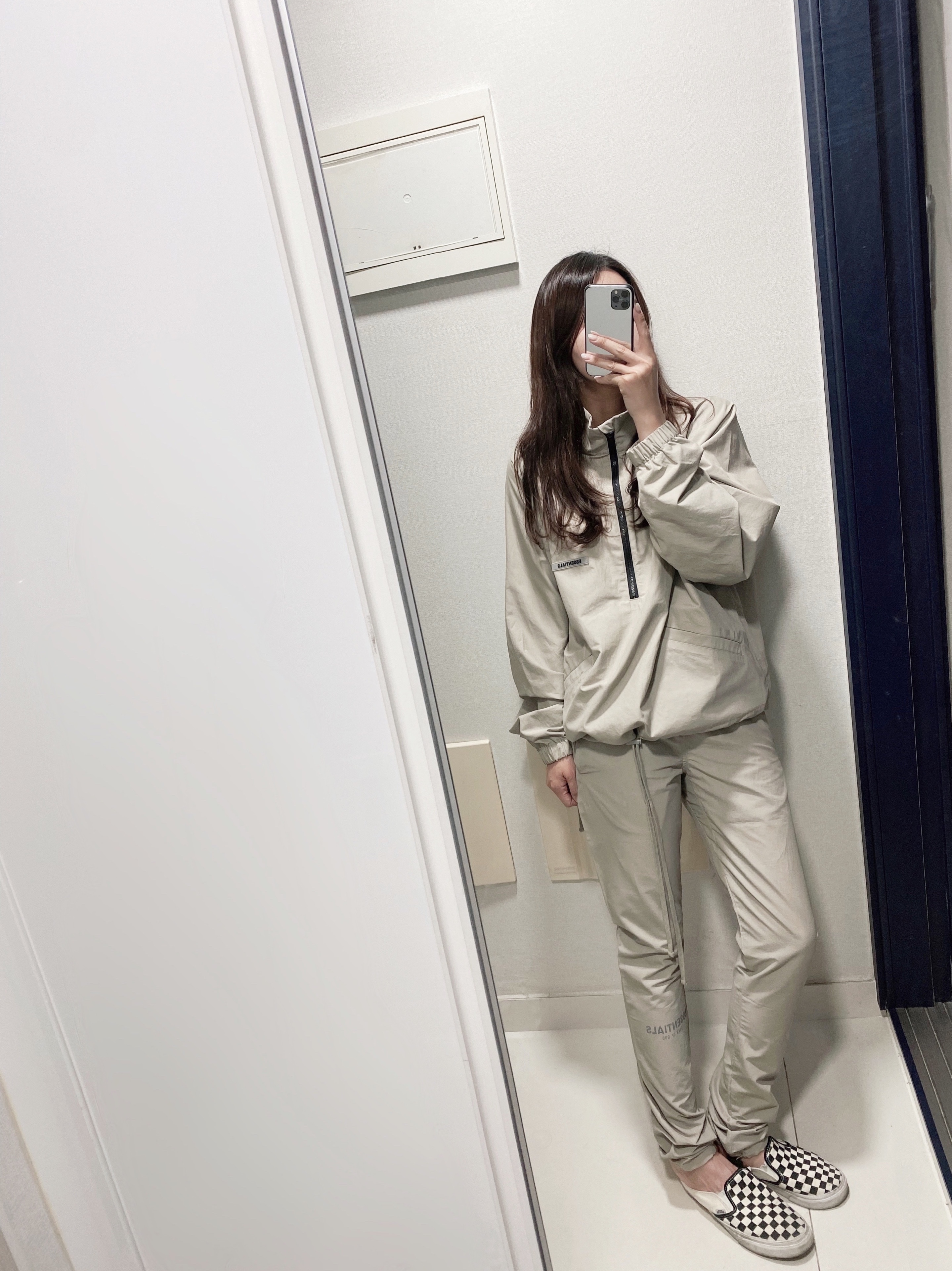 Essentials Track Jacket Moss - 20FW, Essentials Track Pants Moss - 21SS 착용 스타일 - 1