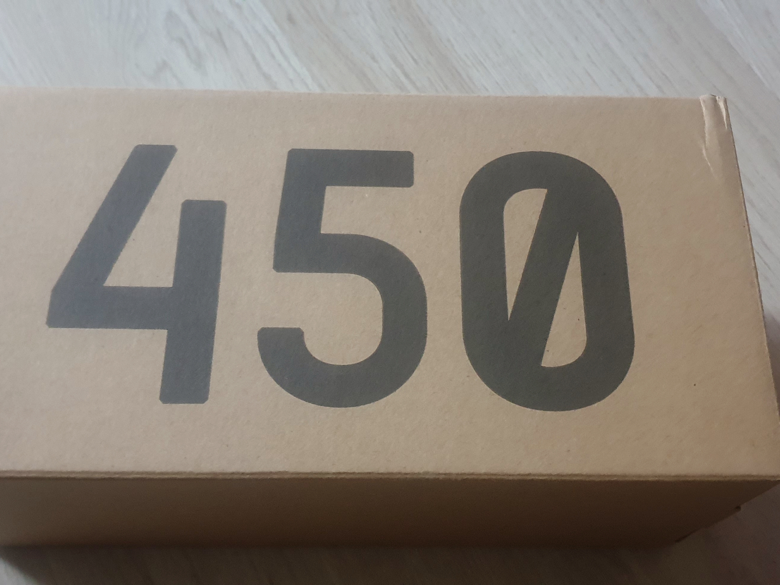Adidas Yeezy 450 Dark Slate 착용 스타일 - 1
