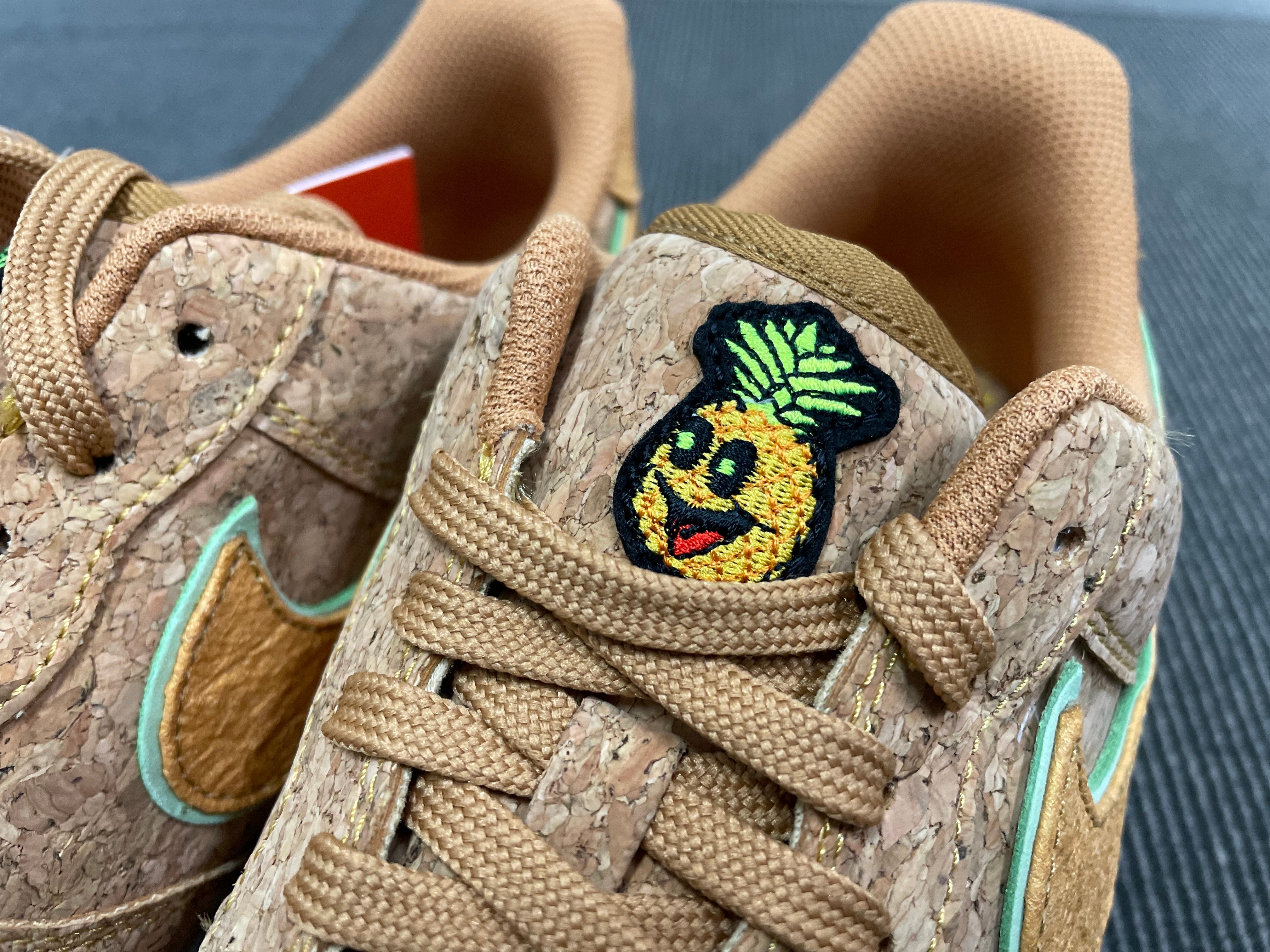 Nike Air Force 1 '07 PRM Pineapple Cork 착용 스타일 - 2