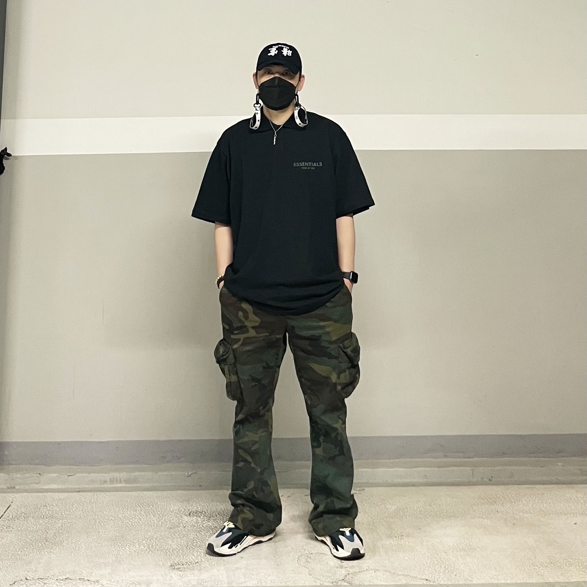 Essentials Short Sleeve Boxy Polo Dark Slate/Stretch Limo/Black - 20SS, Adidas Yeezy Boost 700 Wave Runner Solid Grey 2017/2019 착용 스타일