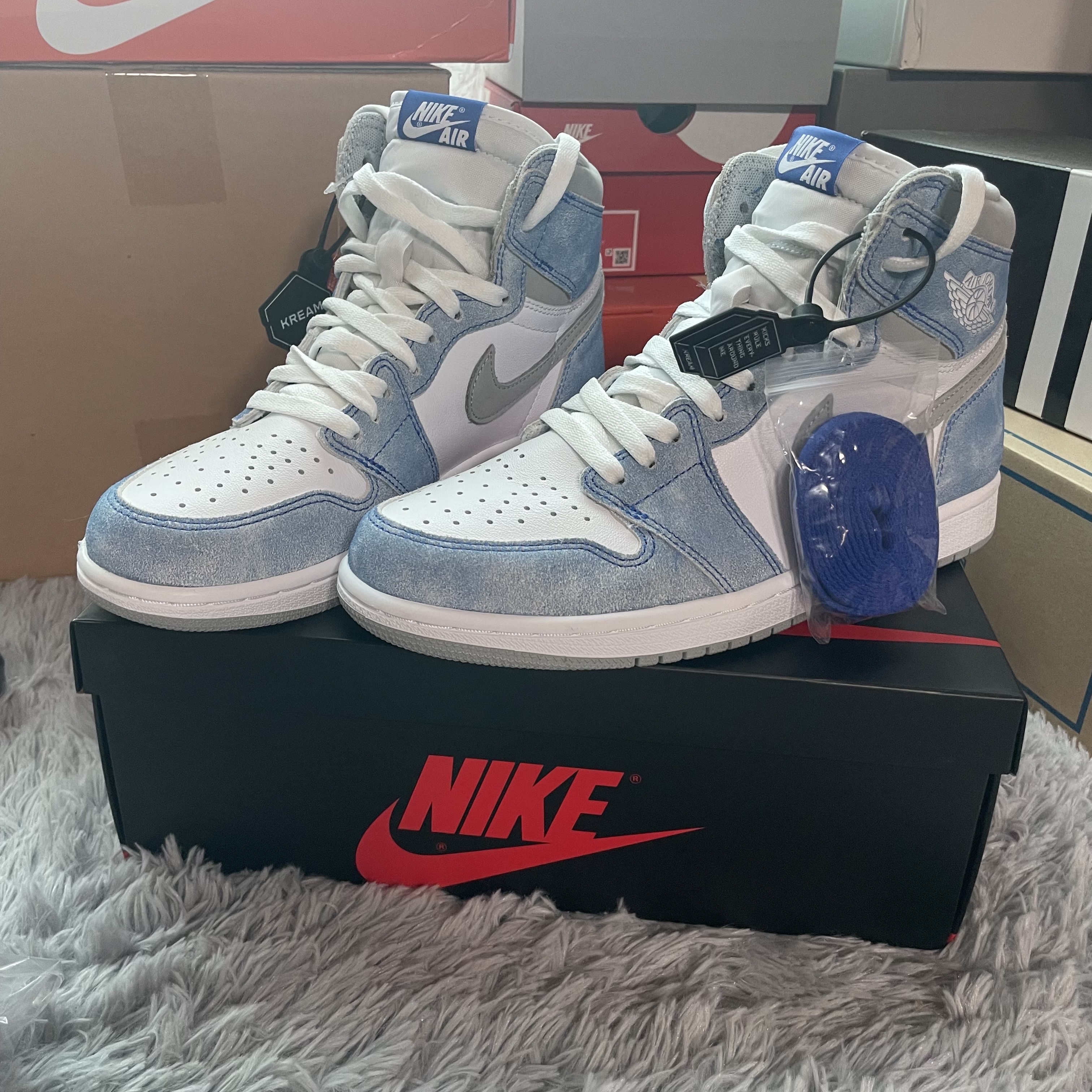 Jordan 1 Retro High OG Hyper Royal 착용 스타일 - 2
