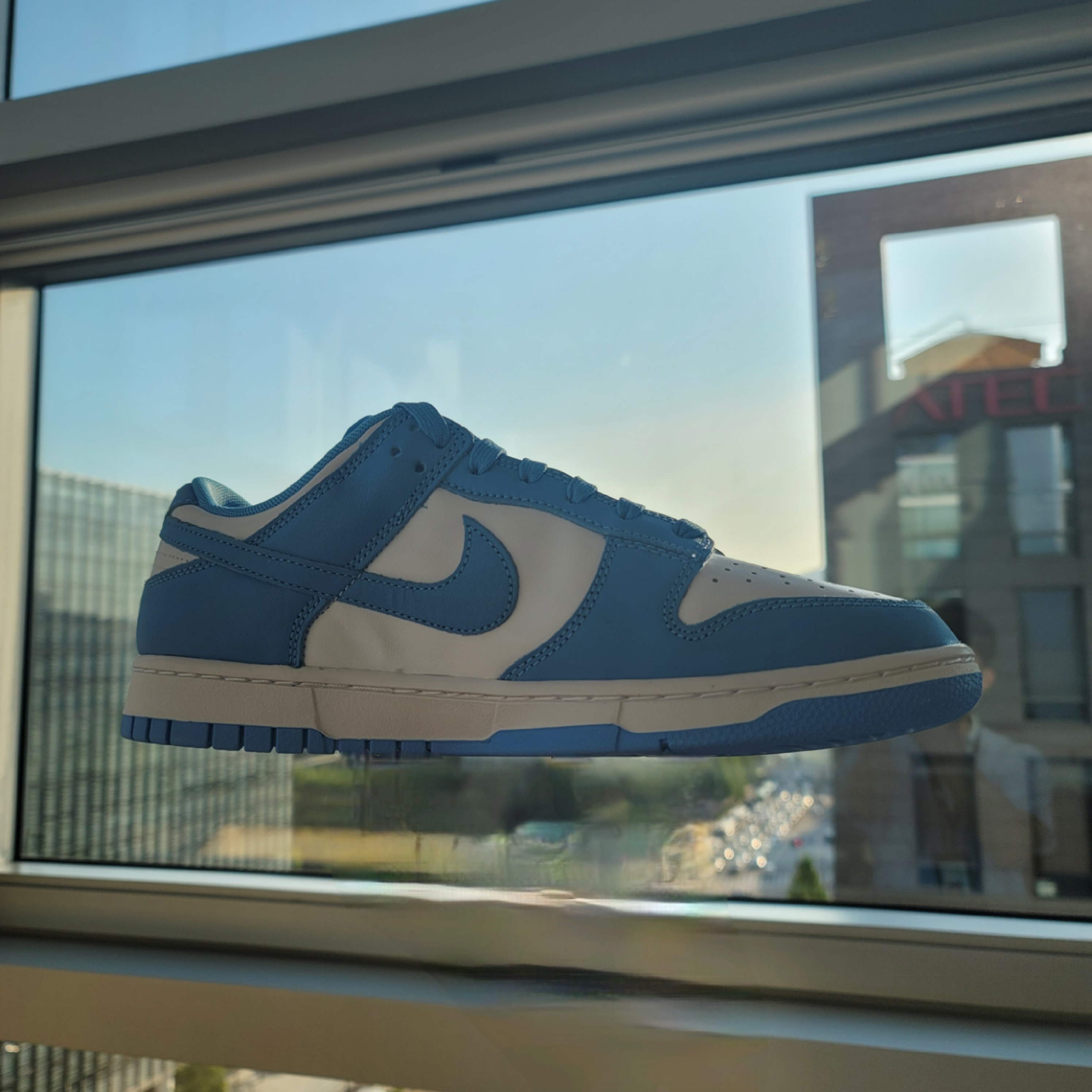 Nike Dunk Low Retro University Blue 착용 스타일 - 3
