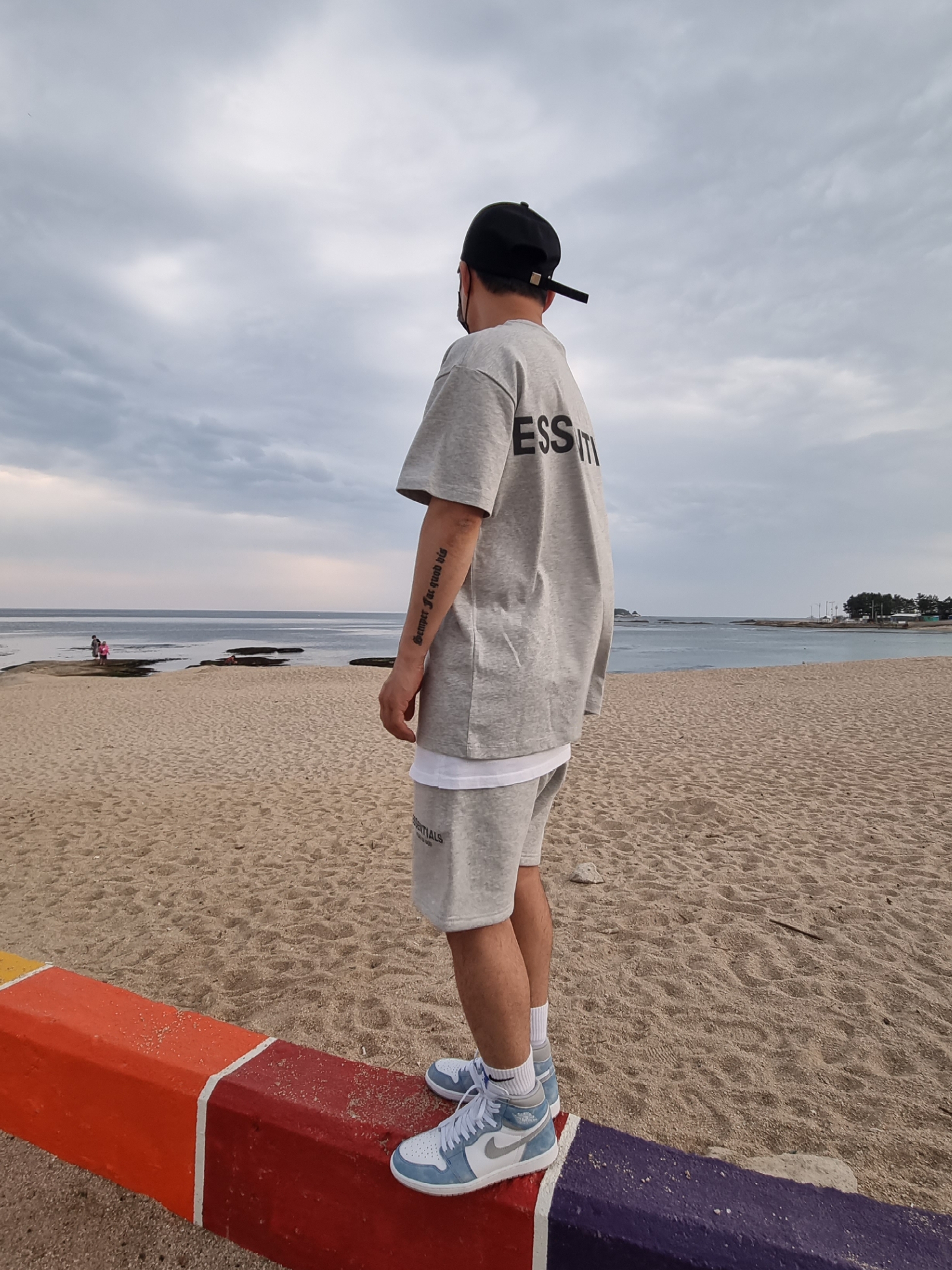 Essentials Fleece Shorts Oatmeal Heather - 20FW, Jordan 1 Retro High OG Hyper Royal 착용 스타일