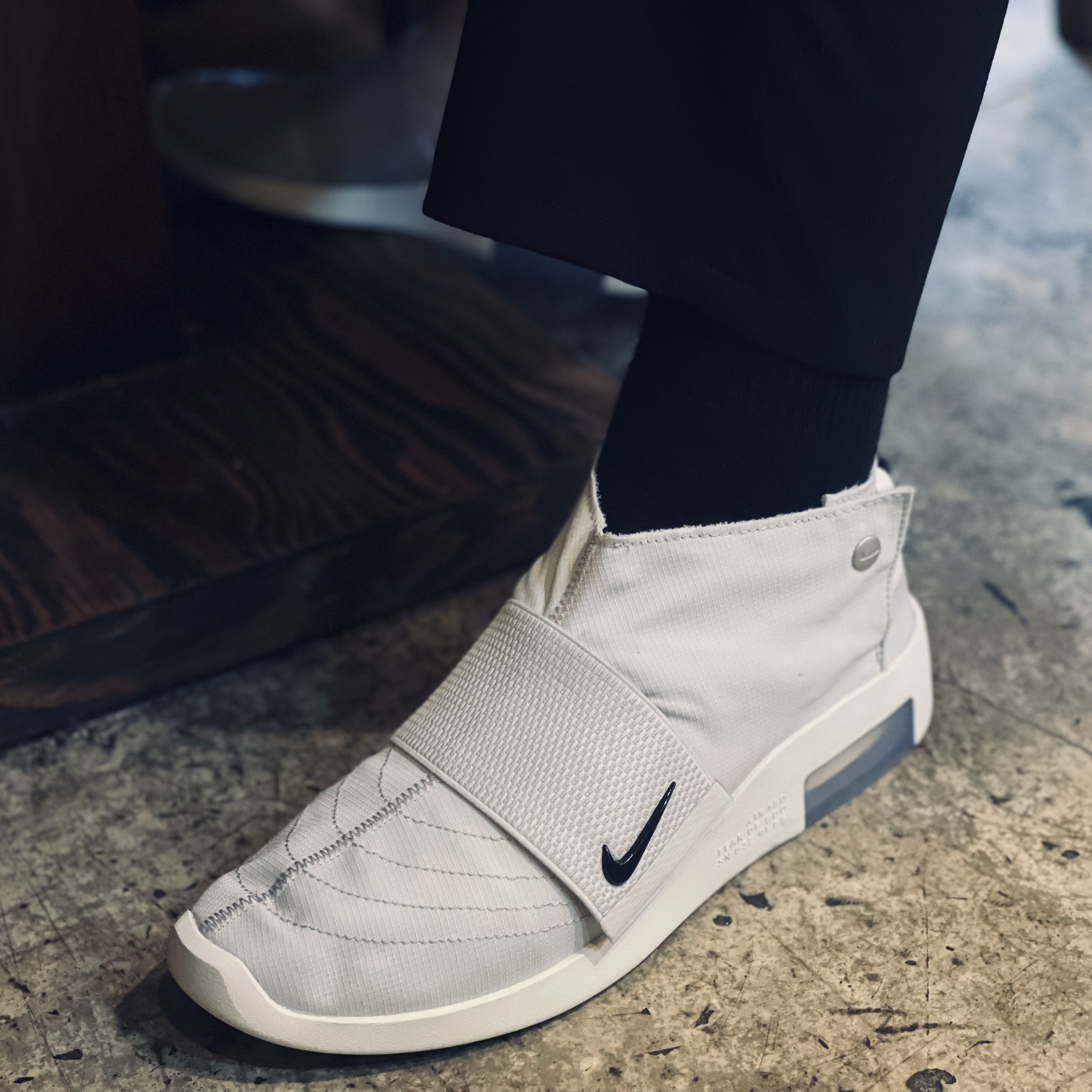 Nike x Fear of God Air Fear of God Moccasin Pure Platinum 착용 스타일