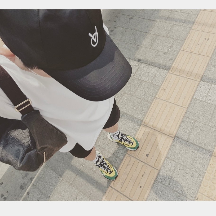 Nike x Sacai VaporWaffle Tour Yellow & Gorge Green Sail 착용 스타일 - 2