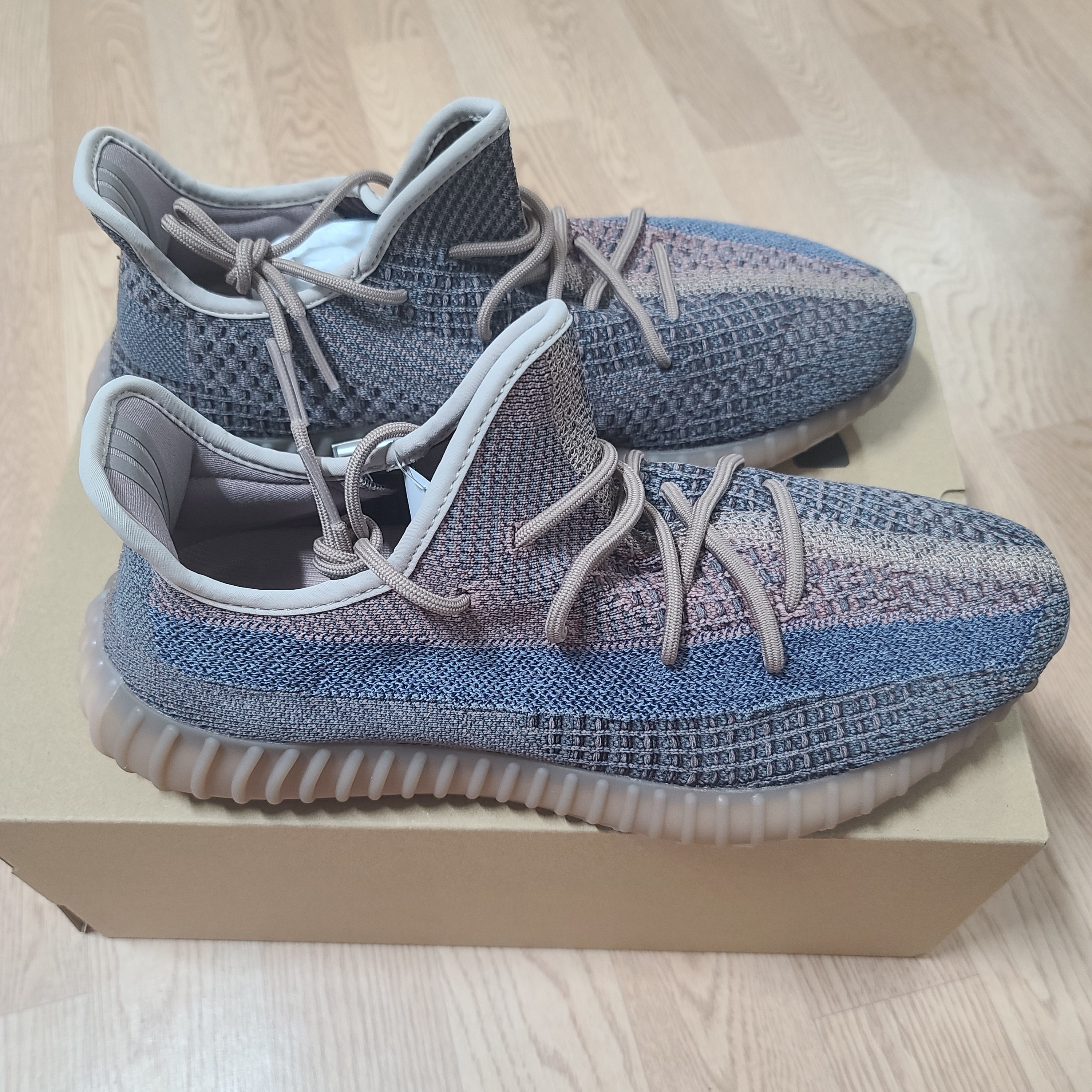 Adidas Yeezy Boost 350 V2 Fade 착용 스타일 - 2