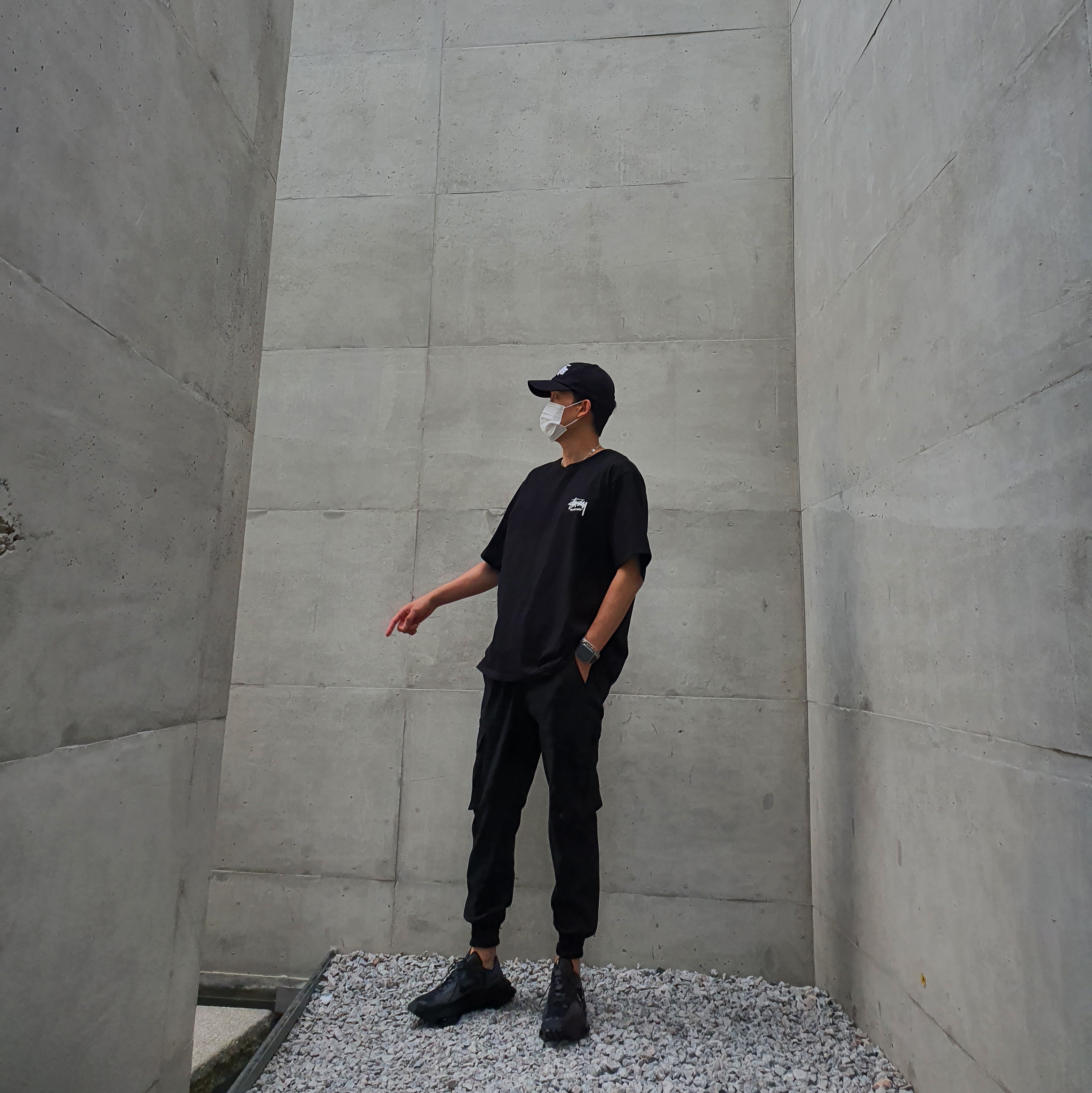 Nike x Matthew M Williams Zoom 004 Triple Black, Stussy Carnation T-Shirt Black 착용 스타일