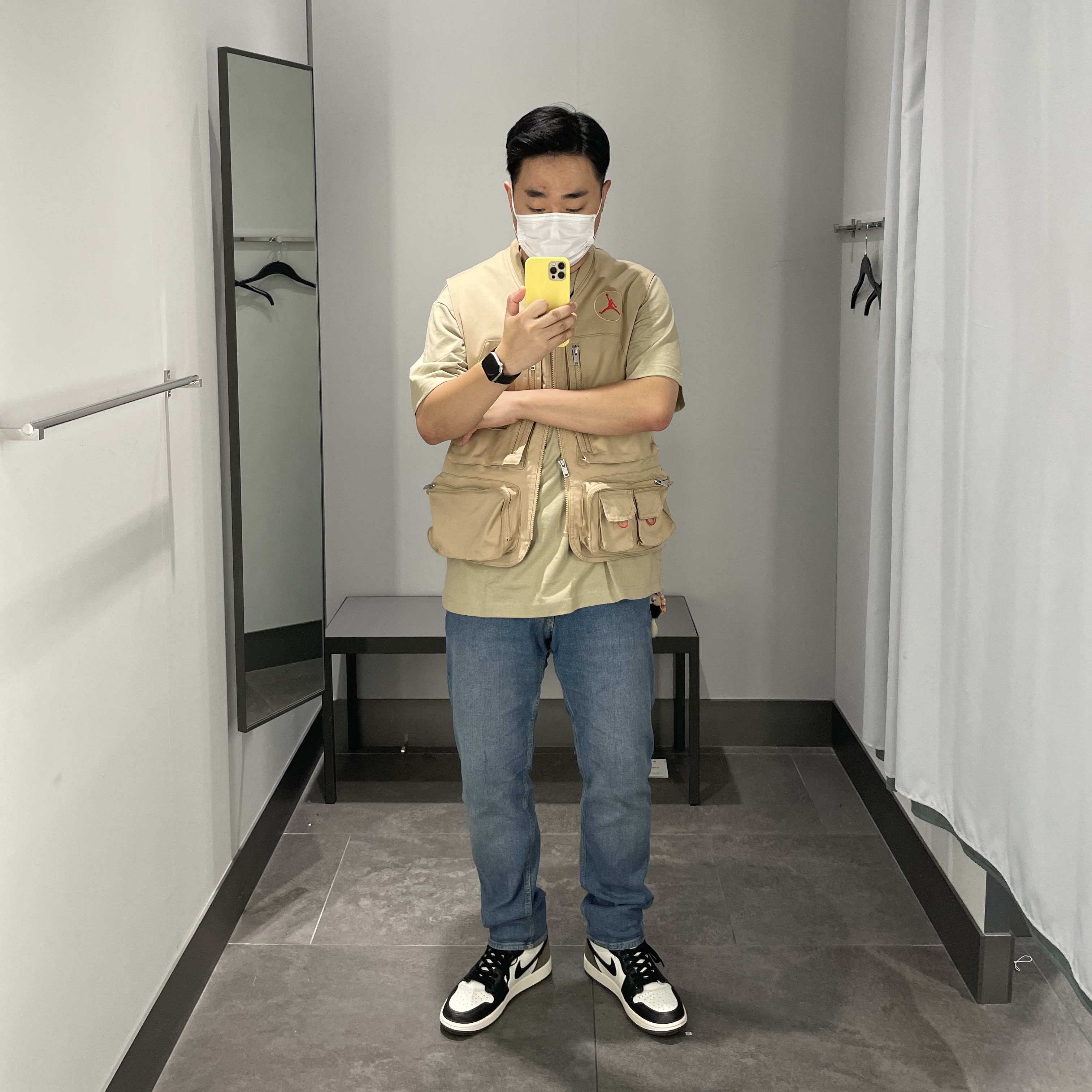 Jordan x Travis Scott Utility Vest - Asia, Jordan 1 Retro High OG Black Mocha 착용 스타일