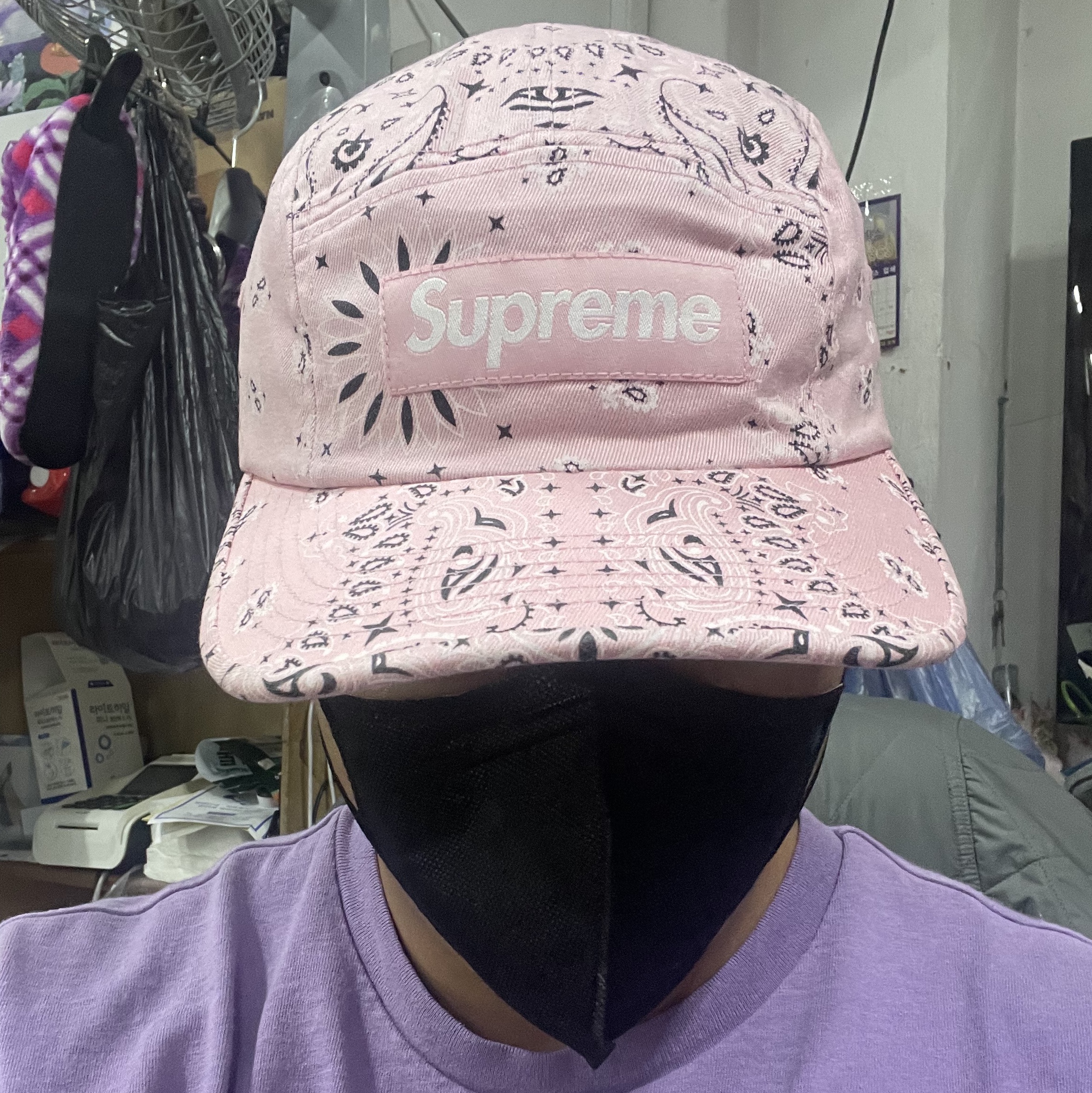 Supreme Bandana Camp Cap Pink - 21SS, Supreme x Barbour Waxed Cotton Camp Cap Leopard - 20SS 착용 스타일 - 1