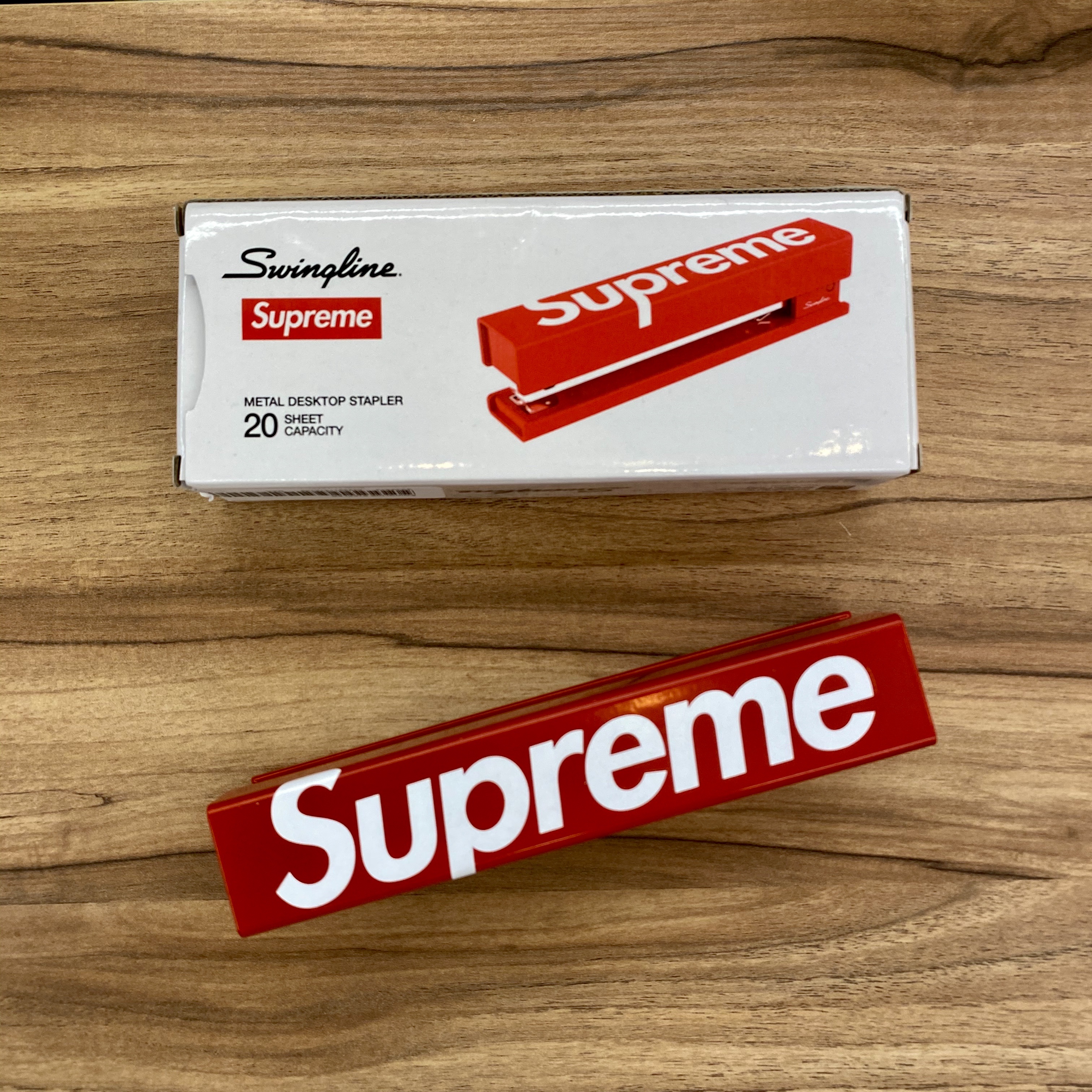 Supreme Swingline Stapler Red - 20SS 착용 스타일 - 1