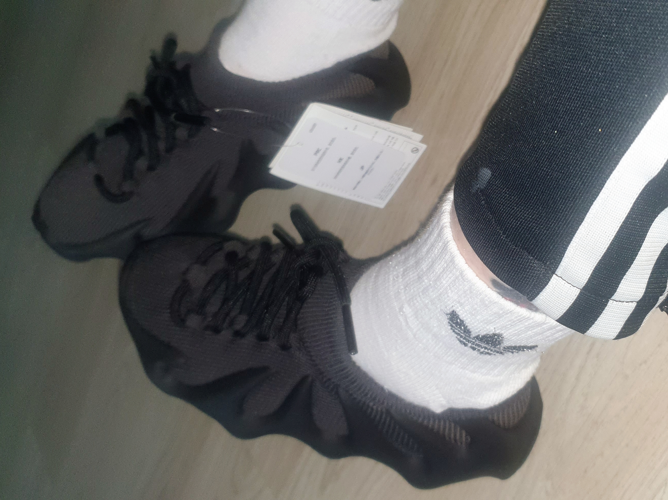 Adidas Yeezy 450 Dark Slate 착용 스타일 - 3