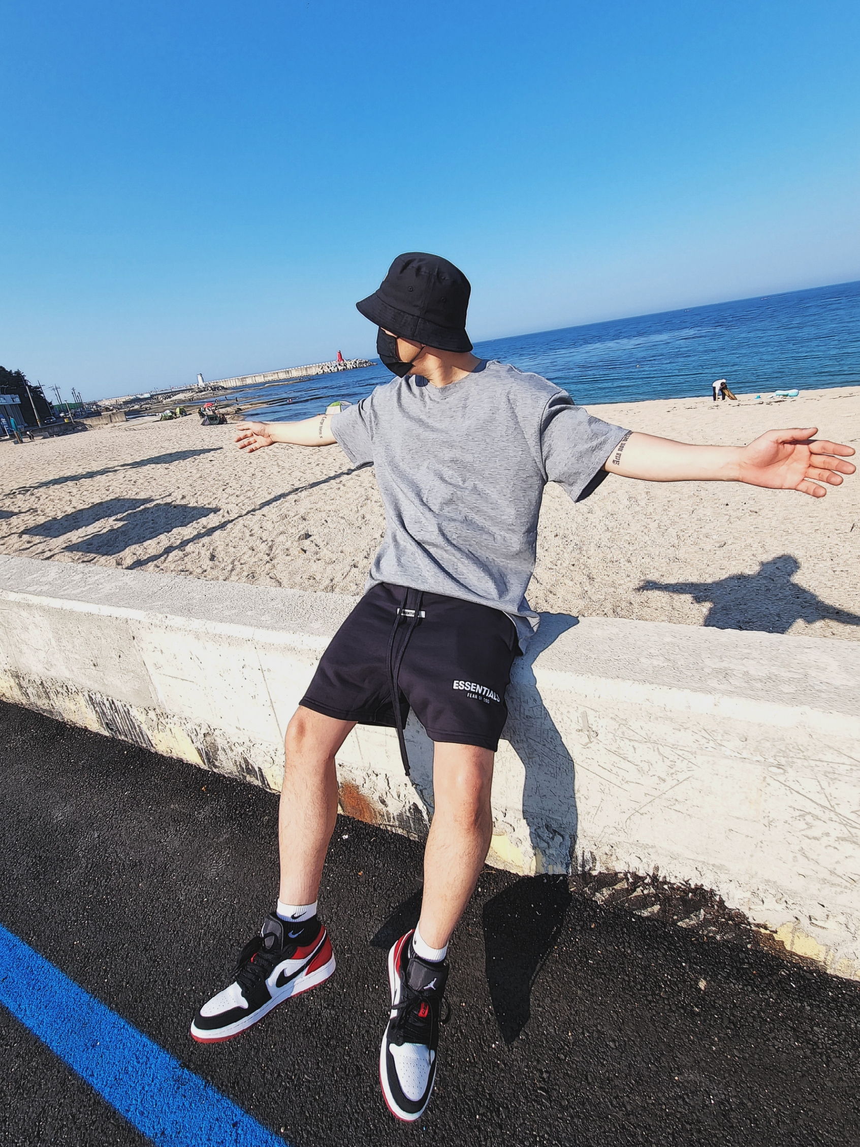 Essentials Sweatshorts Black 2020, Jordan 1 Low Black Toe 착용 스타일