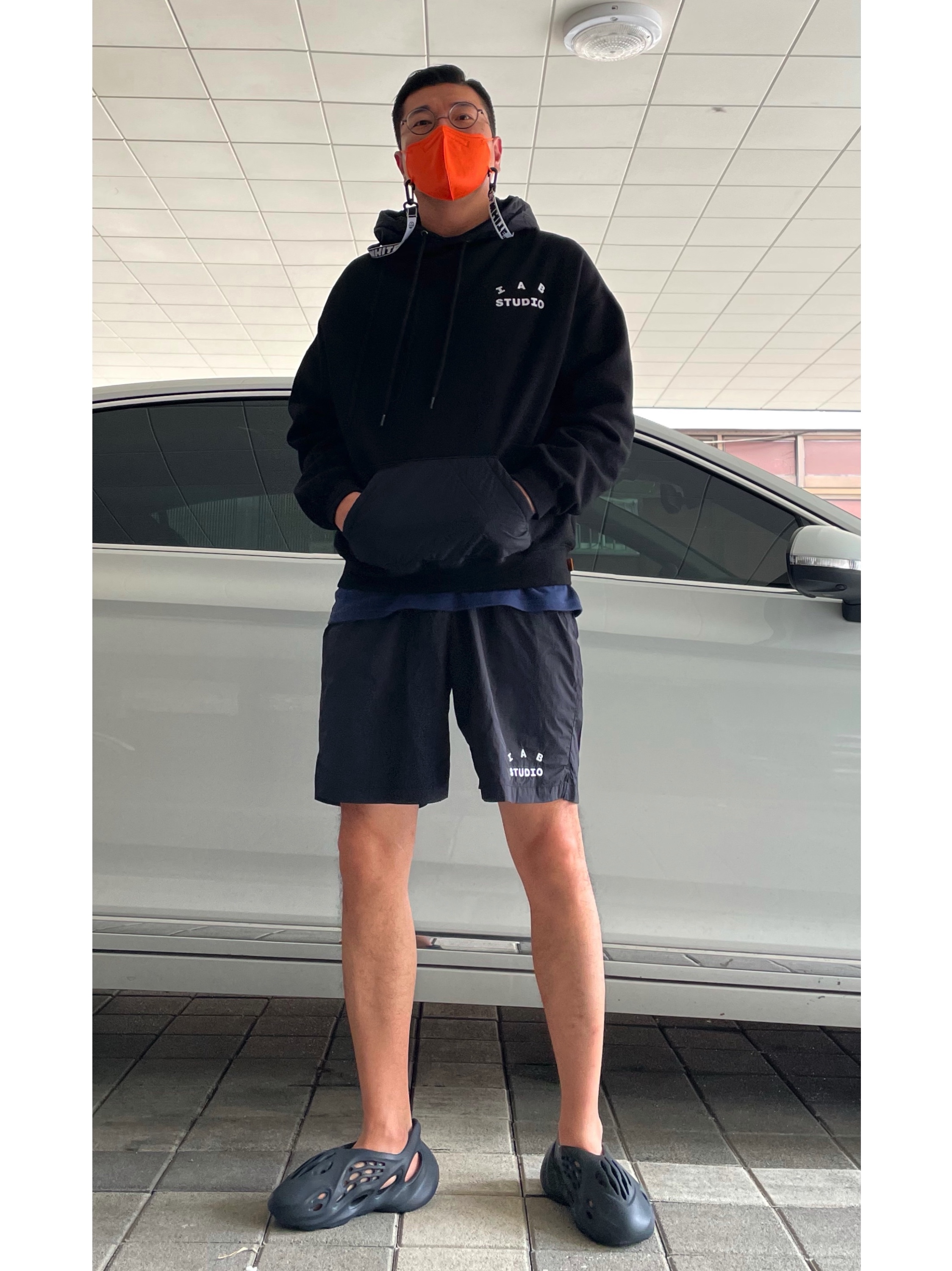 Adidas Yeezy Foam RNNR Mineral Blue, IAB Studio Woven Hoodie Black 착용 스타일