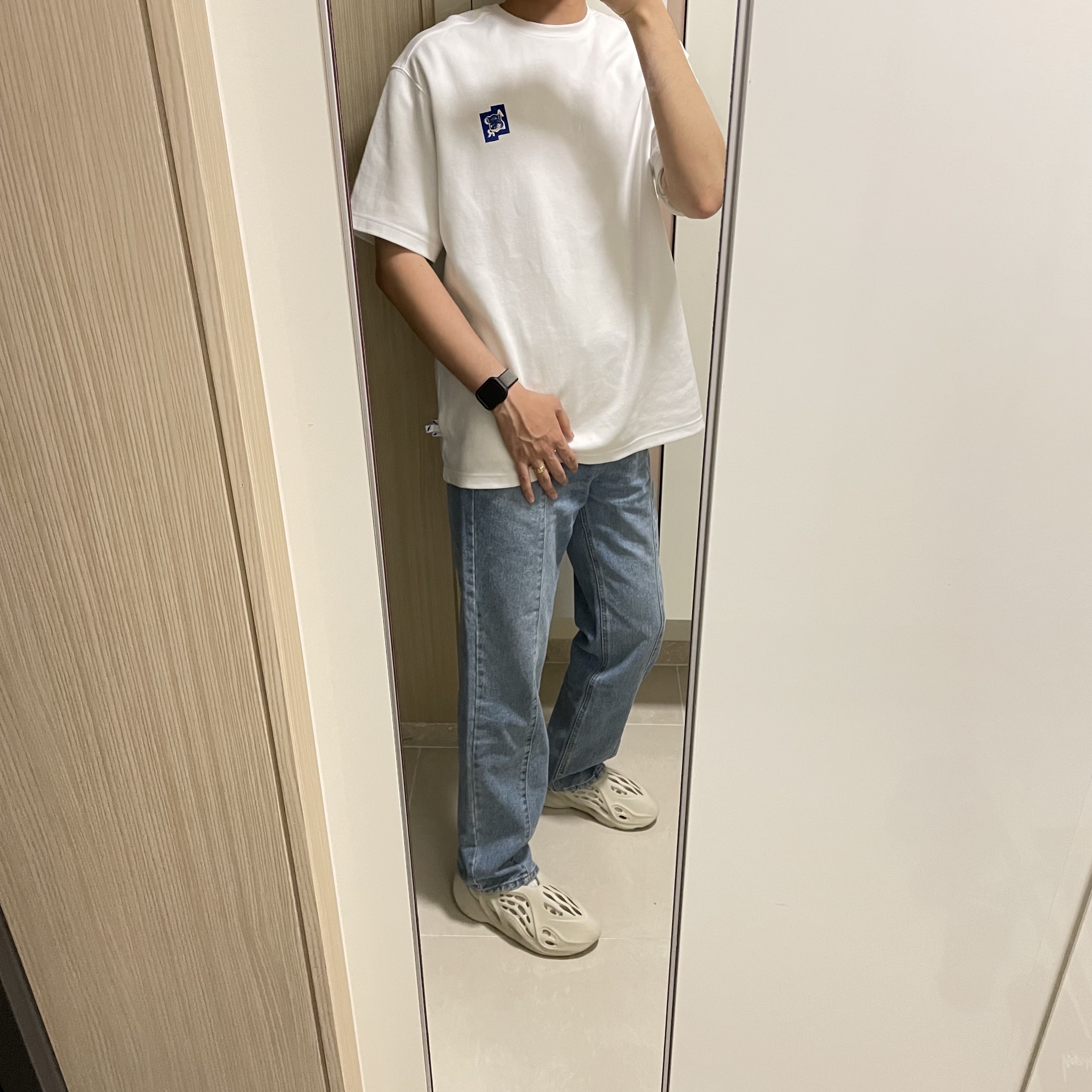 Maison Kitsune x Ader Error Tetris Fox T-Shirt Off White, Adidas Yeezy Foam RNNR Sand 착용 스타일