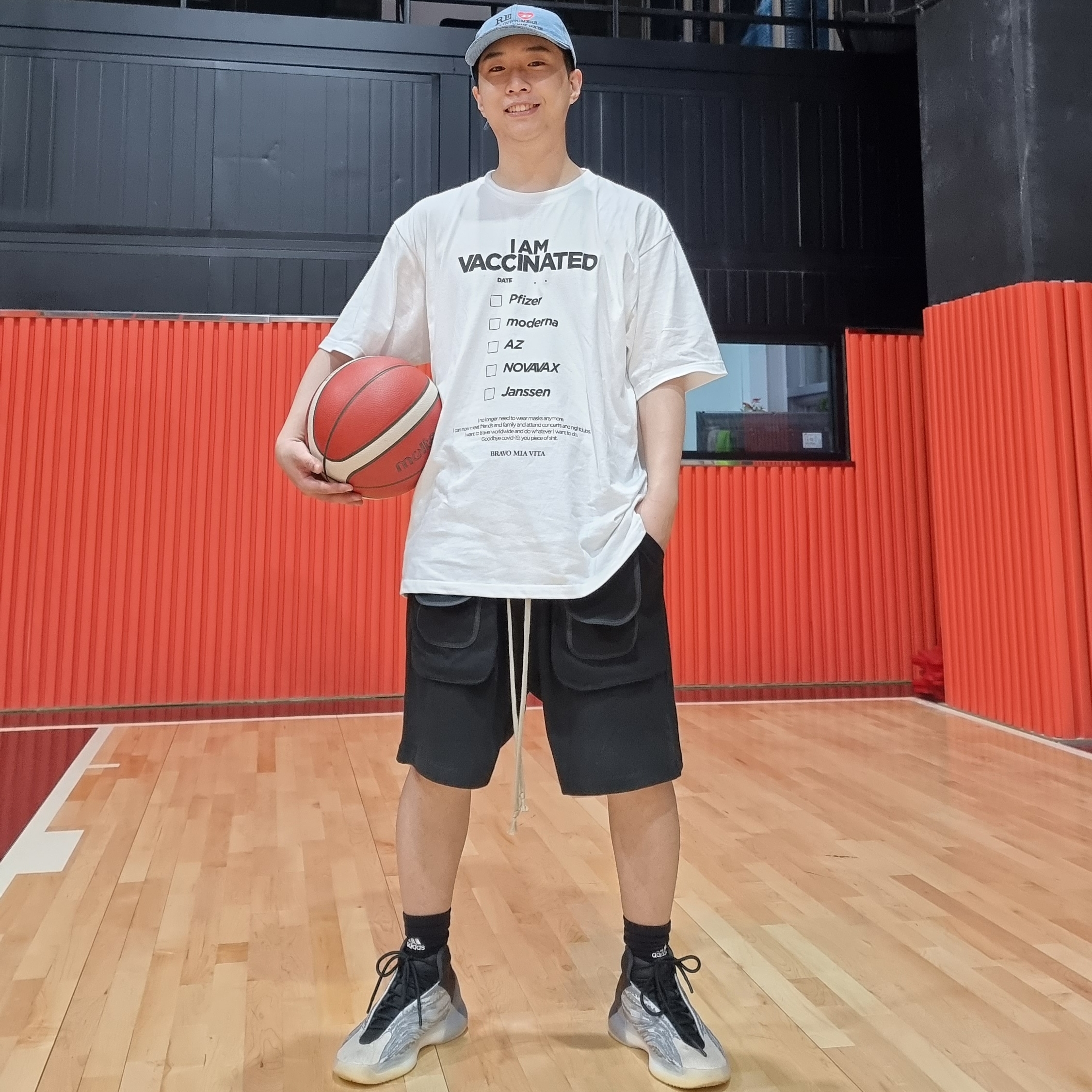 Adidas Yeezy QNTM Barium 착용 스타일