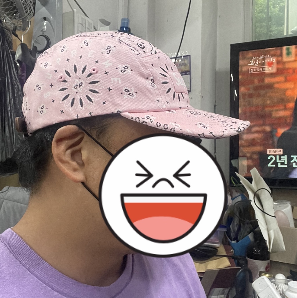 Supreme Bandana Camp Cap Pink - 21SS, Supreme x Barbour Waxed Cotton Camp Cap Leopard - 20SS 착용 스타일 - 2