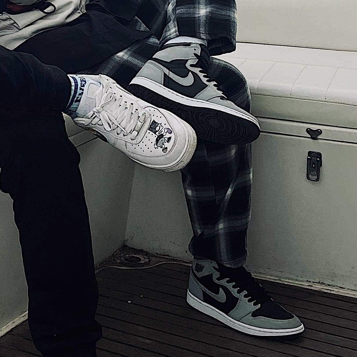 Jordan 1 Retro High OG Shadow 2.0, Nike Air Force 1 '07 Low White 착용 스타일