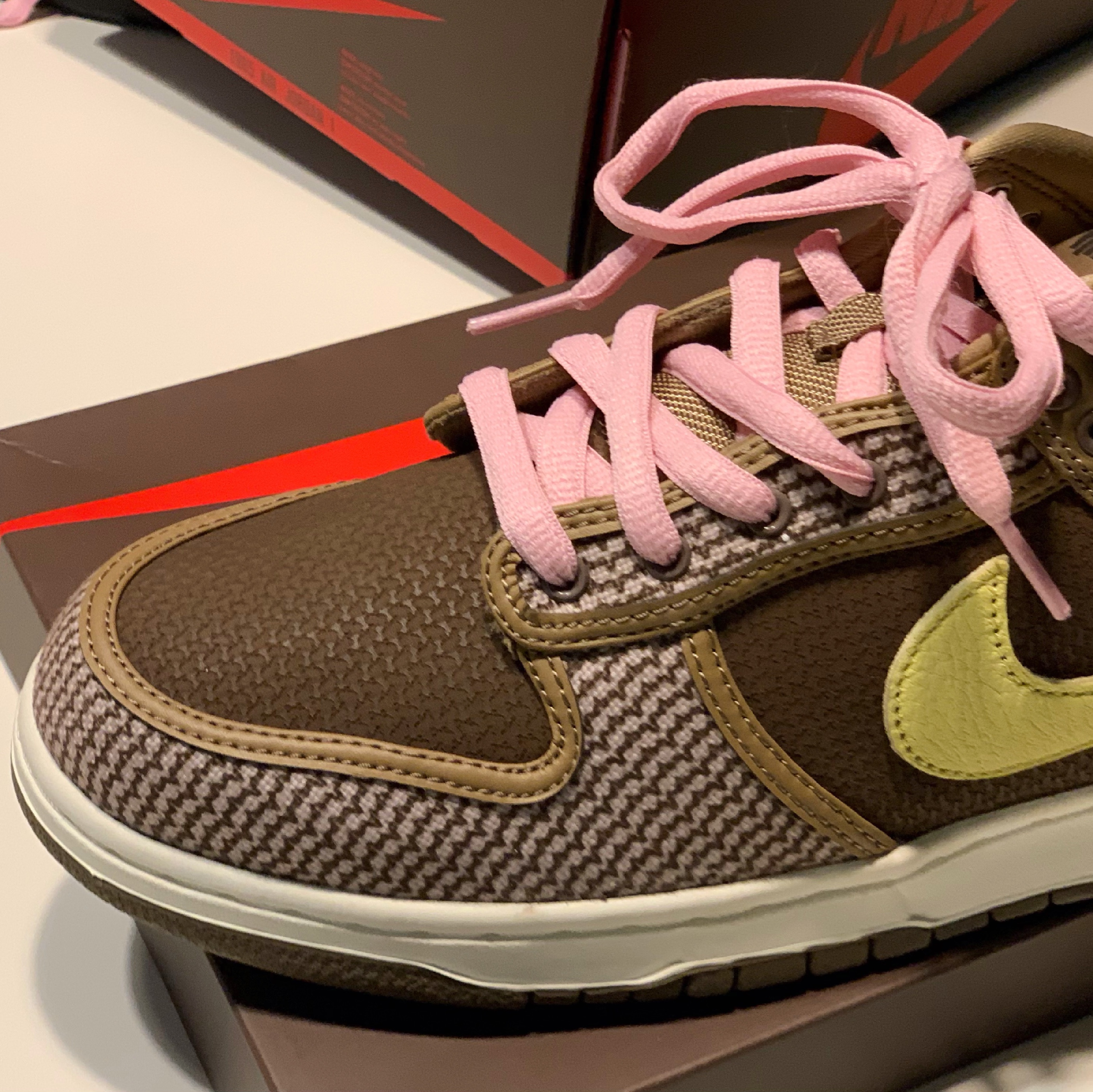 Nike x Undefeated Dunk Low SP Canteen 착용 스타일 - 4
