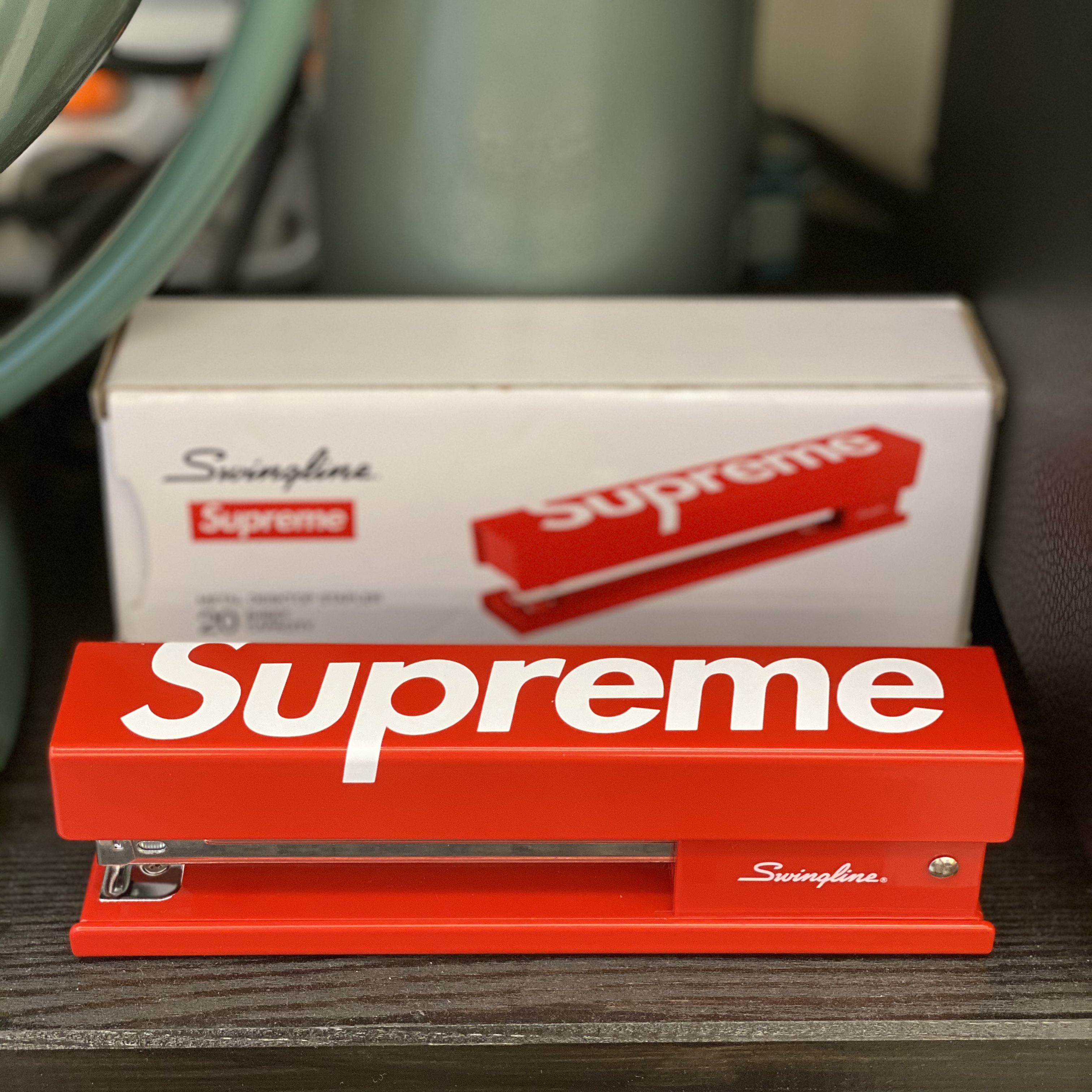 Supreme Swingline Stapler Red - 20SS 착용 스타일 - 2