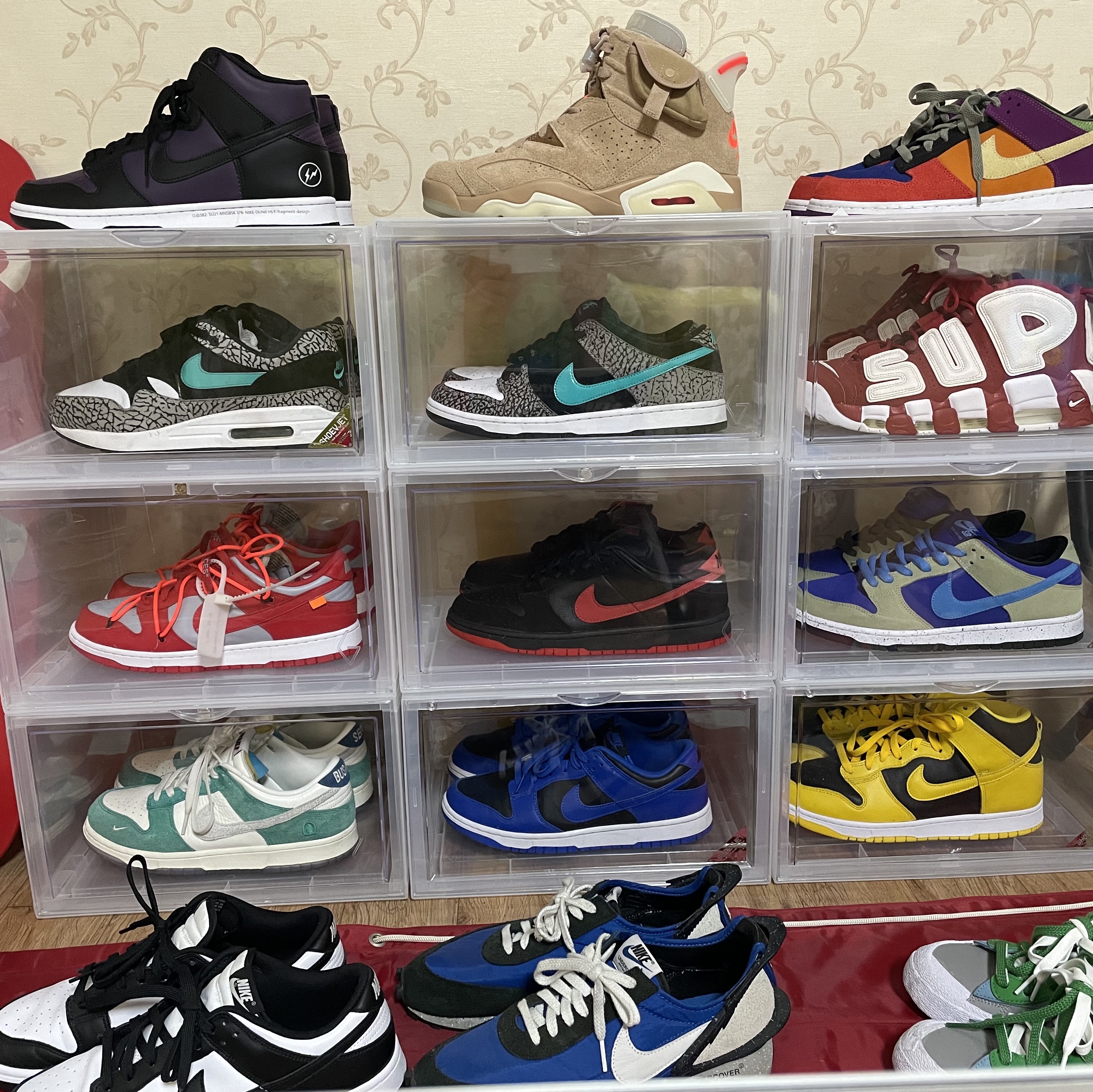 Nike x Supreme Air More Uptempo Suptempo Red, Nike Dunk Low Retro Black 착용 스타일