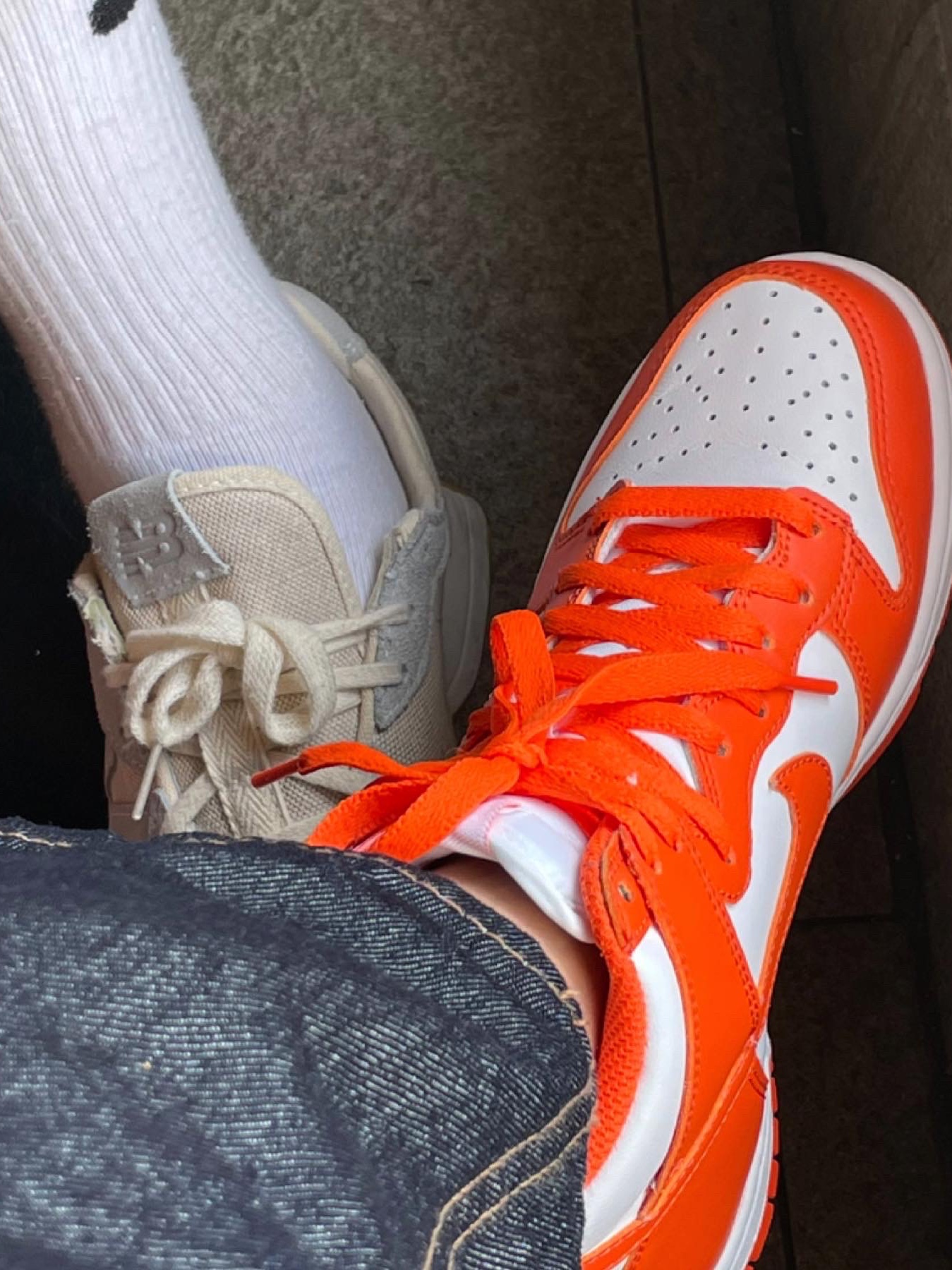 (W) New Balance 327 Undyed White Pale Blue, (GS) Nike Dunk High Orange Blaze 착용 스타일 - 1