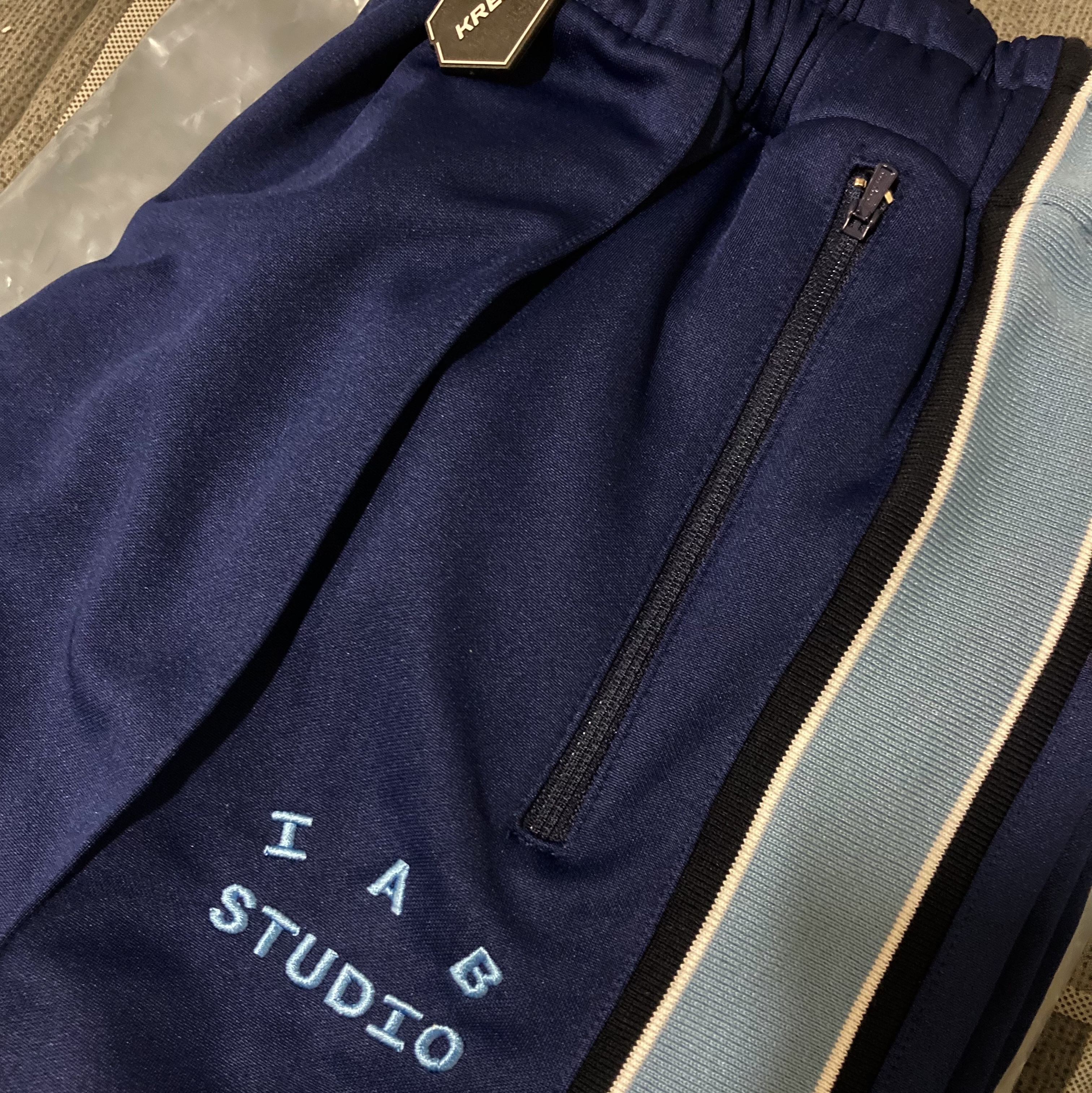 IAB Studio Track Pants Navy - 21SS 착용 스타일