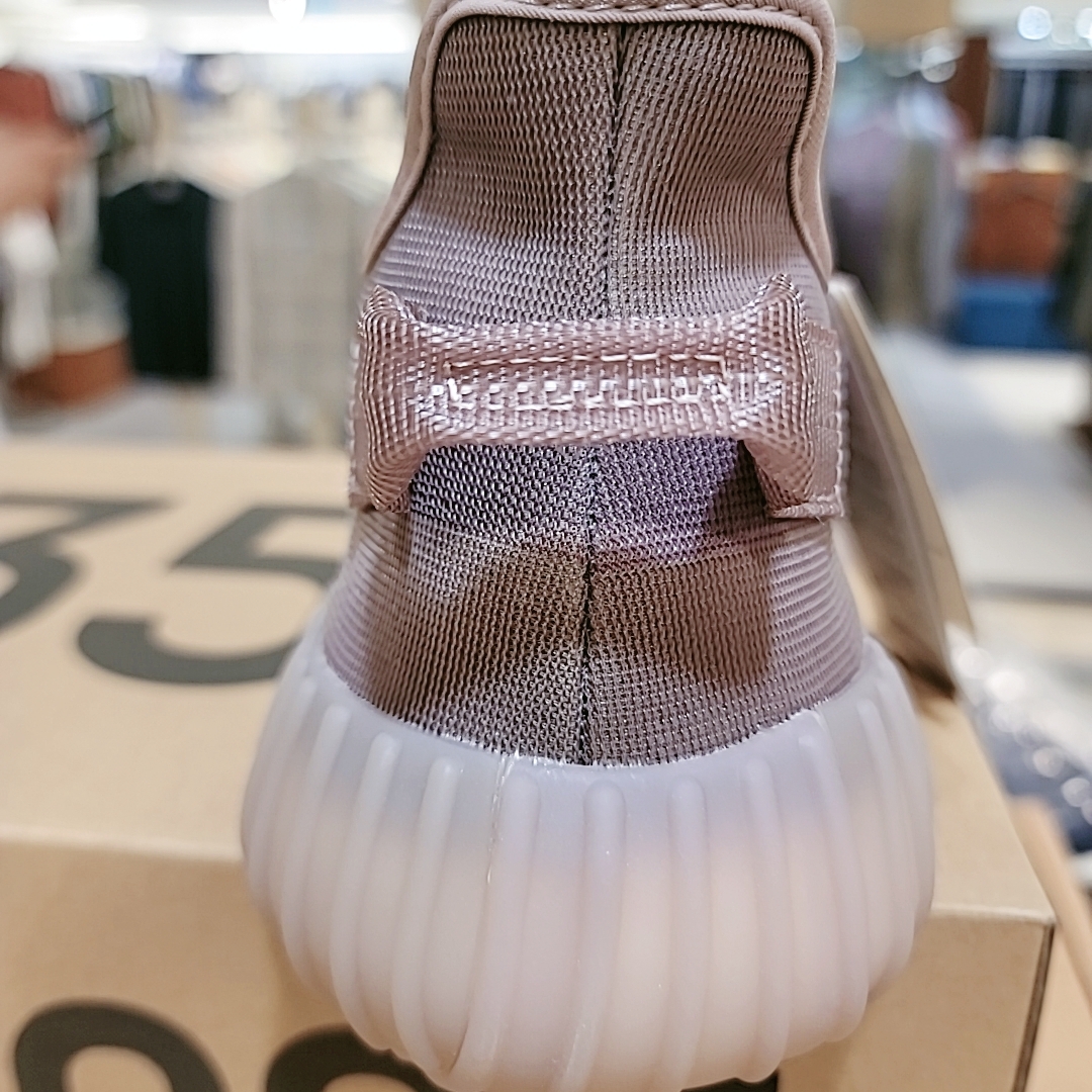 Adidas Yeezy Boost 350 V2 Mono Mist 착용 스타일 - 3