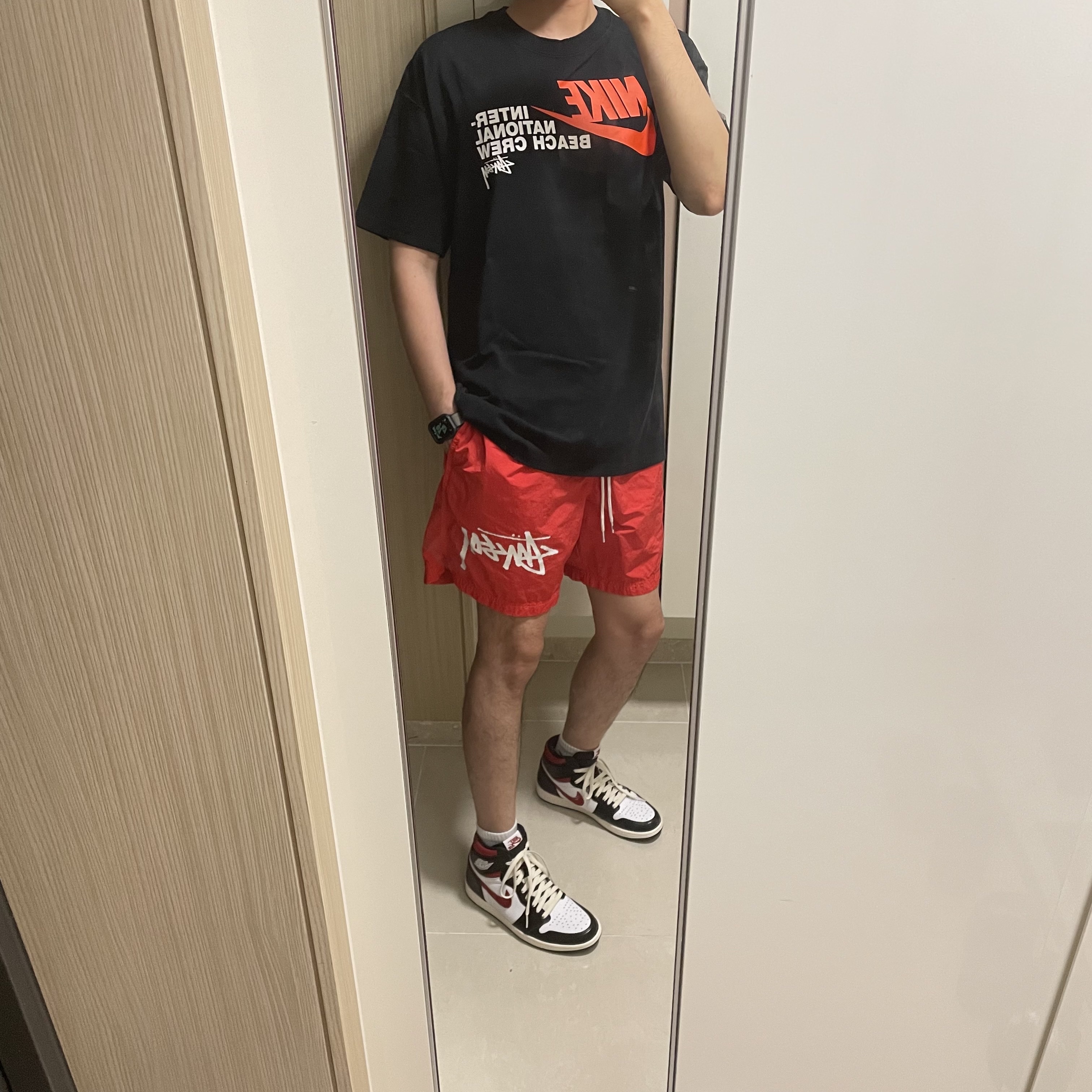 Nike x Stussy Water Shorts Habanero Red, Jordan 1 Retro High OG Gym Red 착용 스타일