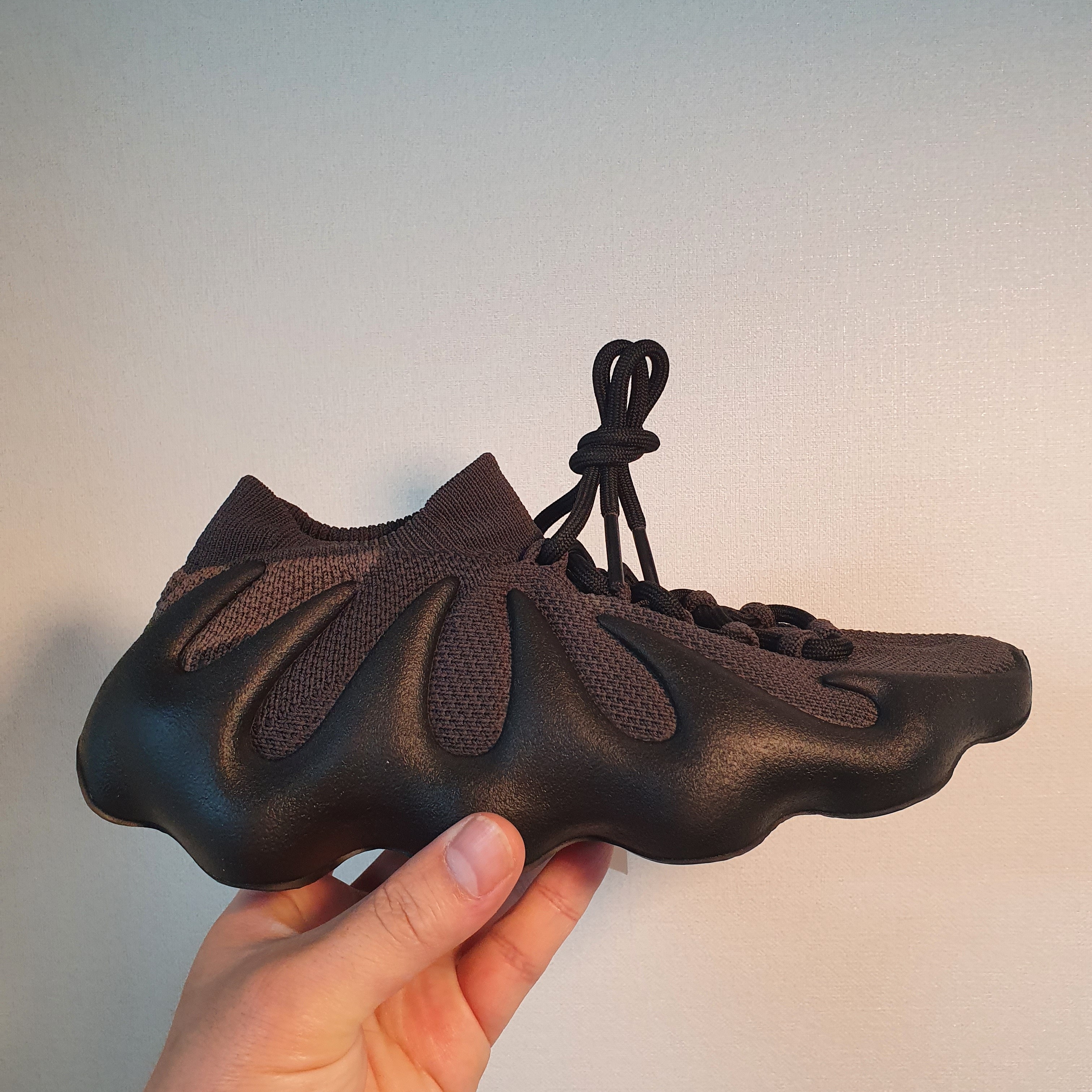 Adidas Yeezy 450 Dark Slate 착용 스타일 - 1