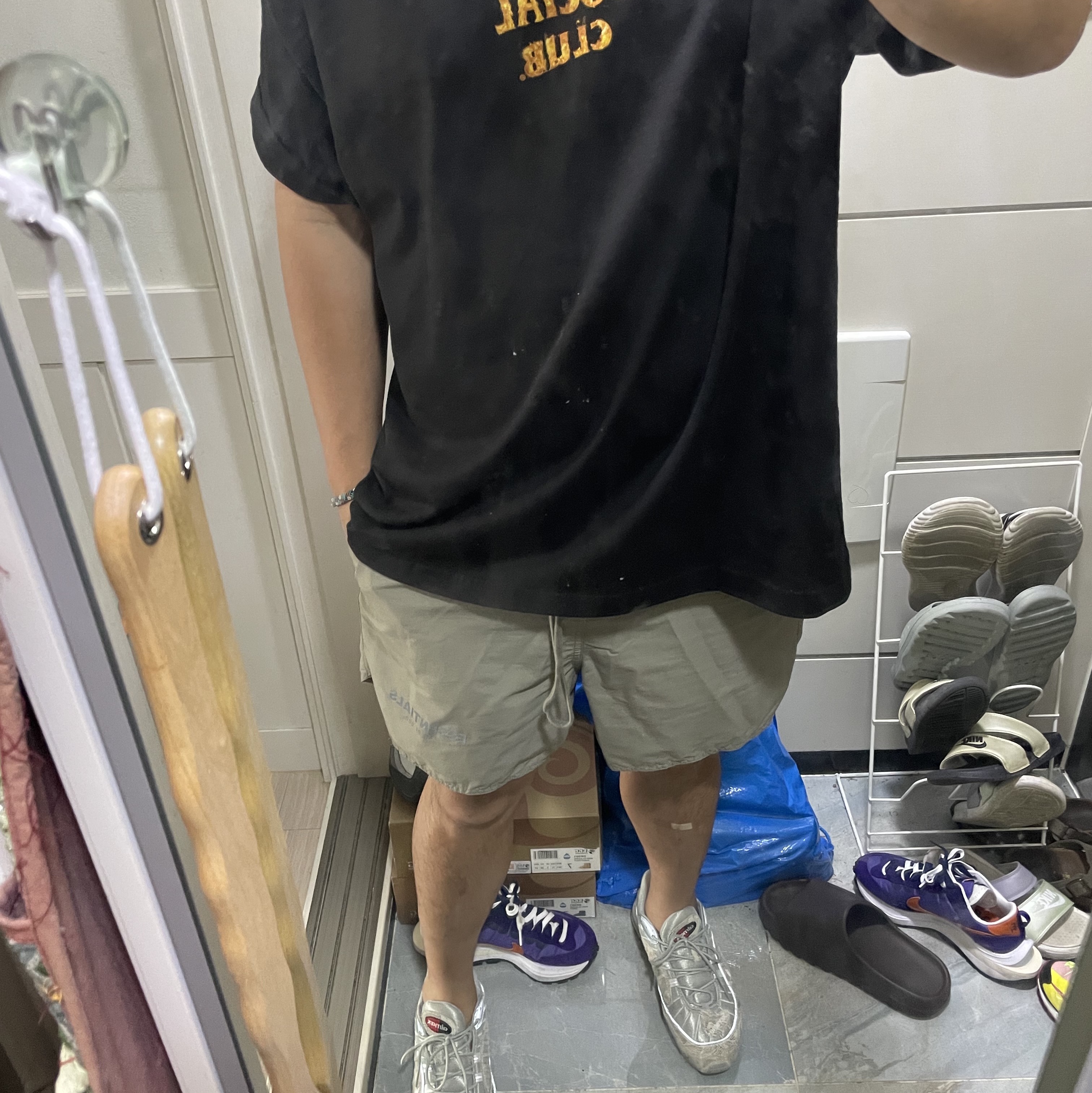 Nike x Supreme Air Max 98 Snakeskin, Essentials Volley Shorts Moss - 21SS 착용 스타일