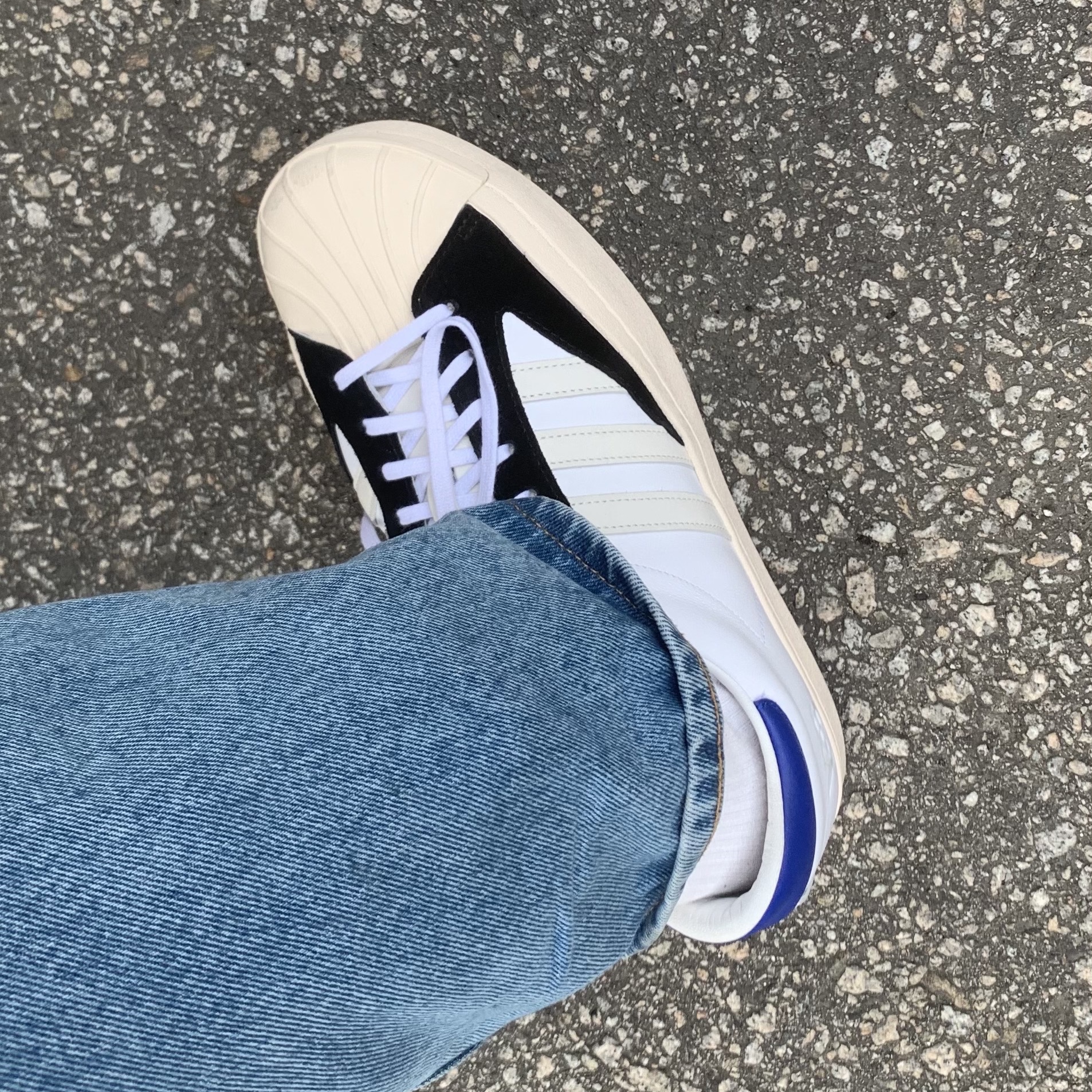 Y-3 Yohji Star Cloud White Bold Blue, Stussy x Takahiromiyashita The Soloist 40 WT T-Shirt 착용 스타일 - 2