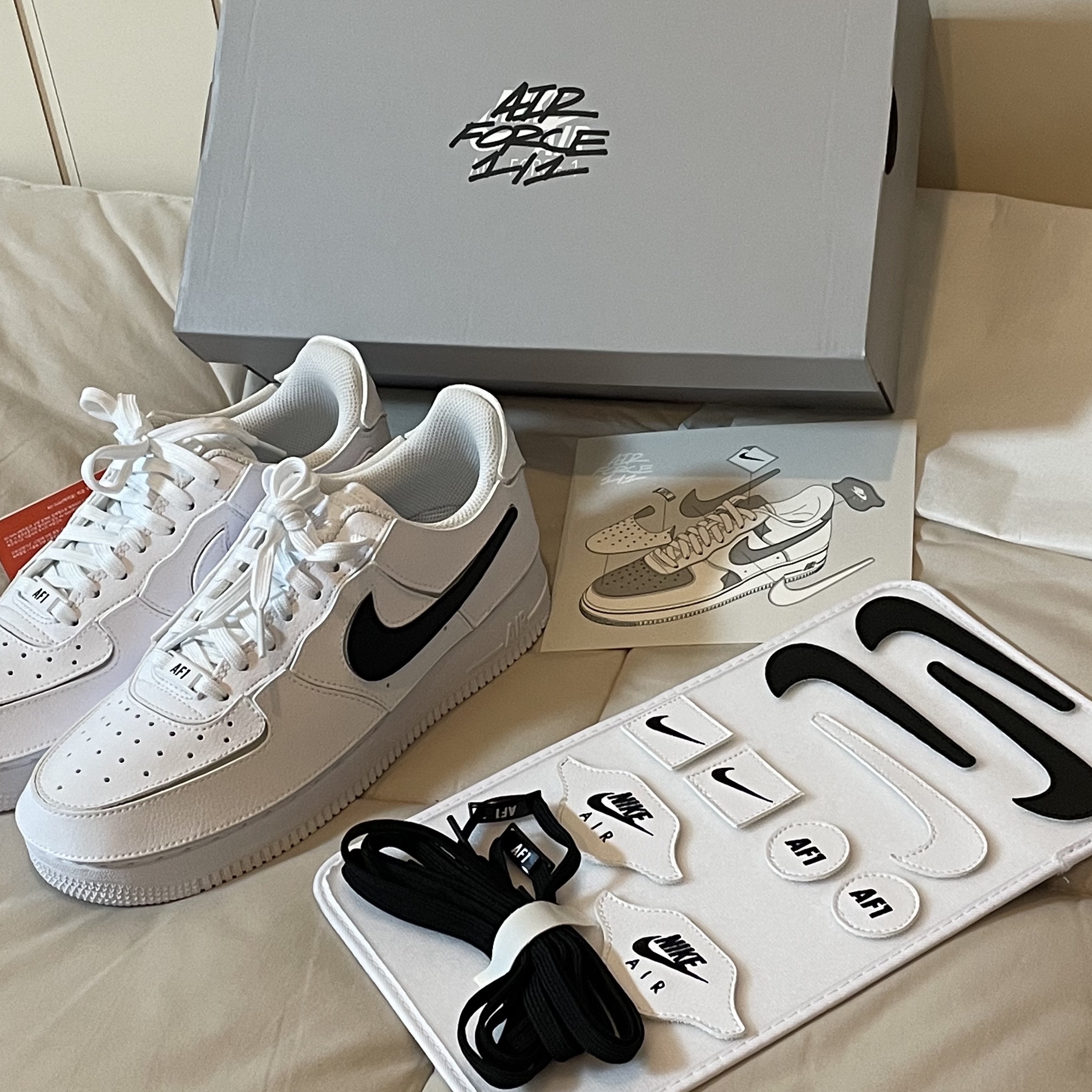 Nike Air Force 1/1 Triple White 착용 스타일