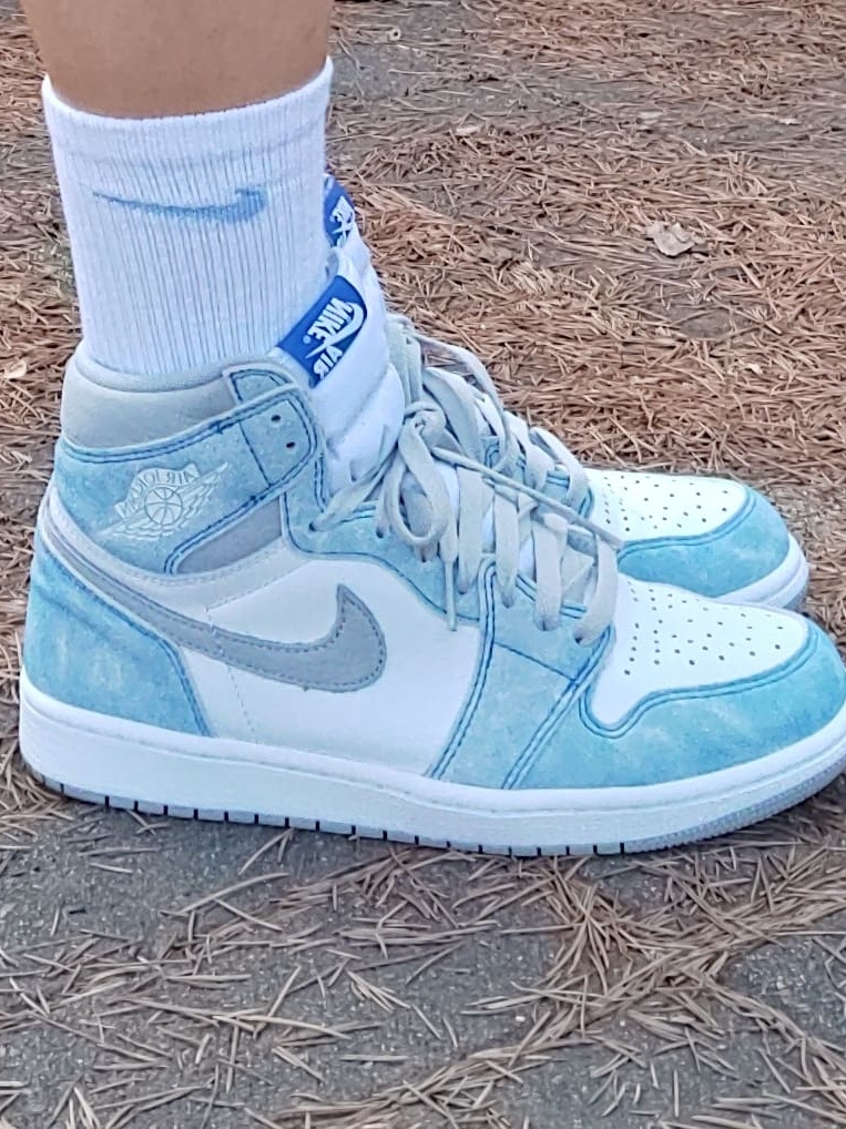 IAB Studio T-Shirt White, Jordan 1 Retro High OG Hyper Royal 착용 스타일 - 2