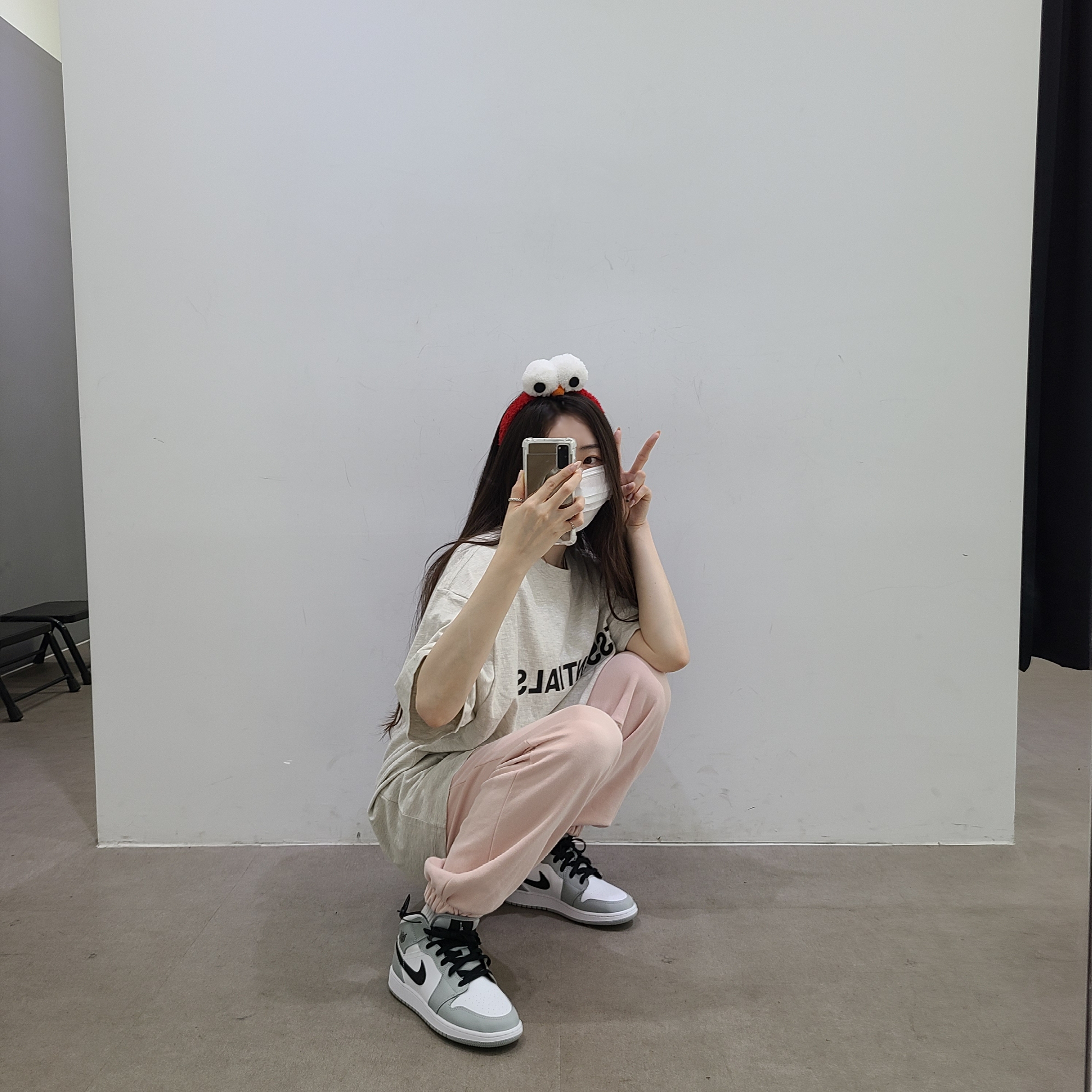 (GS) Jordan 1 Mid Light Smoke Grey, Essentials 3D Silicon Applique Boxy T-Shirt Oatmeal/Oatmeal Heather/Light Heather Oatmeal 2020 착용 스타일 - 2