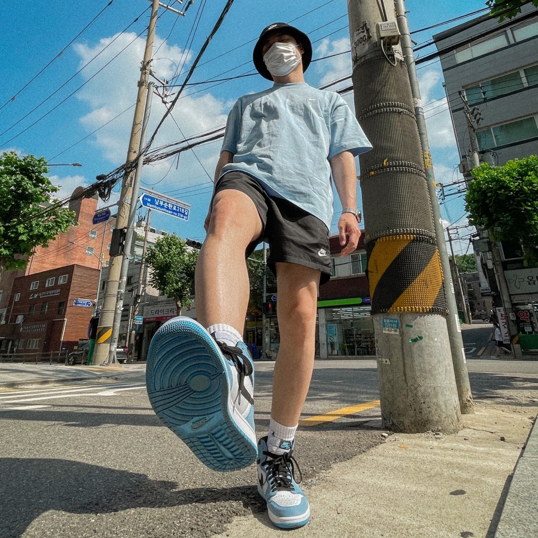 Jordan 1 Retro High OG University Blue 착용 스타일