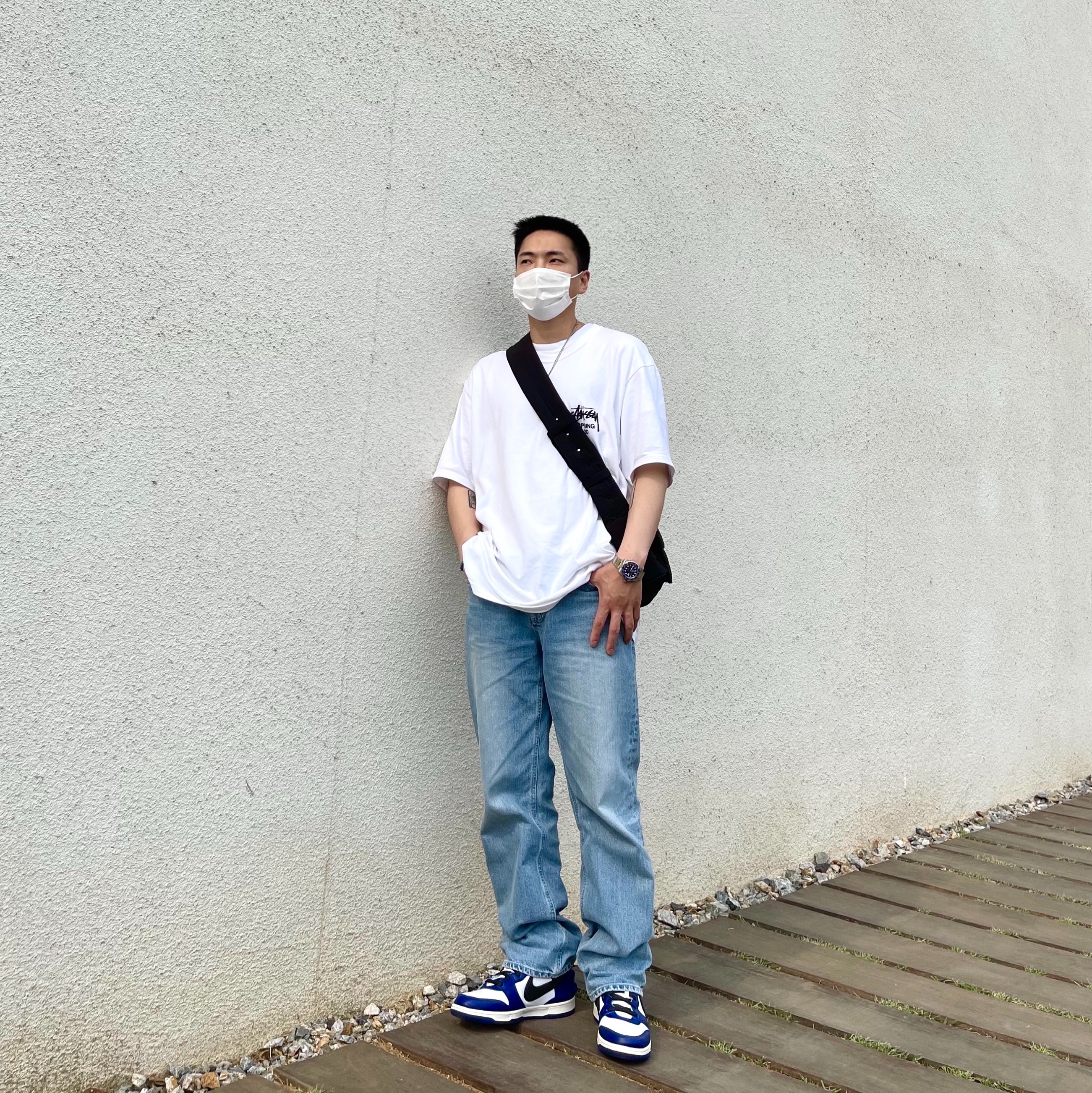 Nike x Ambush Dunk High Deep Royal Blue, Stussy Bouquet T-Shirt White 착용 스타일