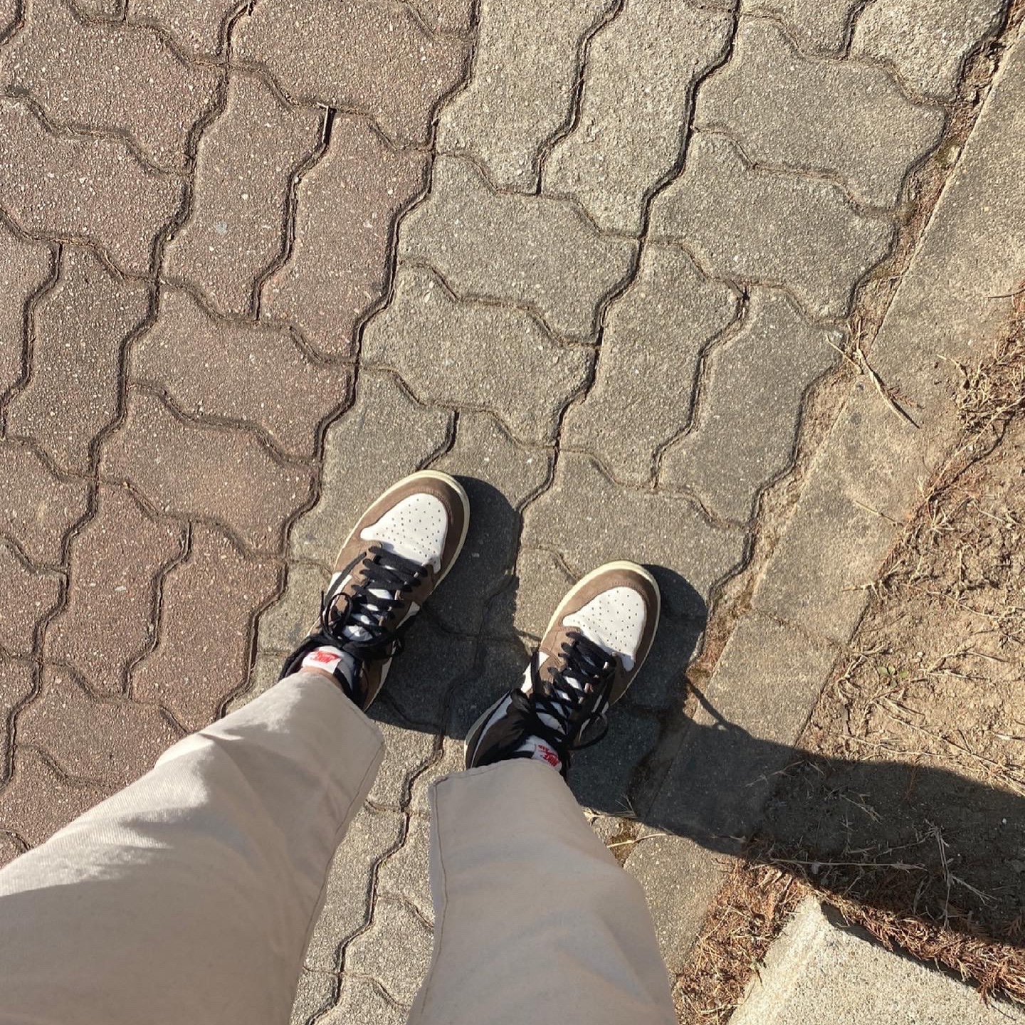 Jordan 1 x Travis Scott Retro Low OG SP Mocha, Jordan 1 x Travis Scott Retro High OG SP Mocha 착용 스타일 - 2