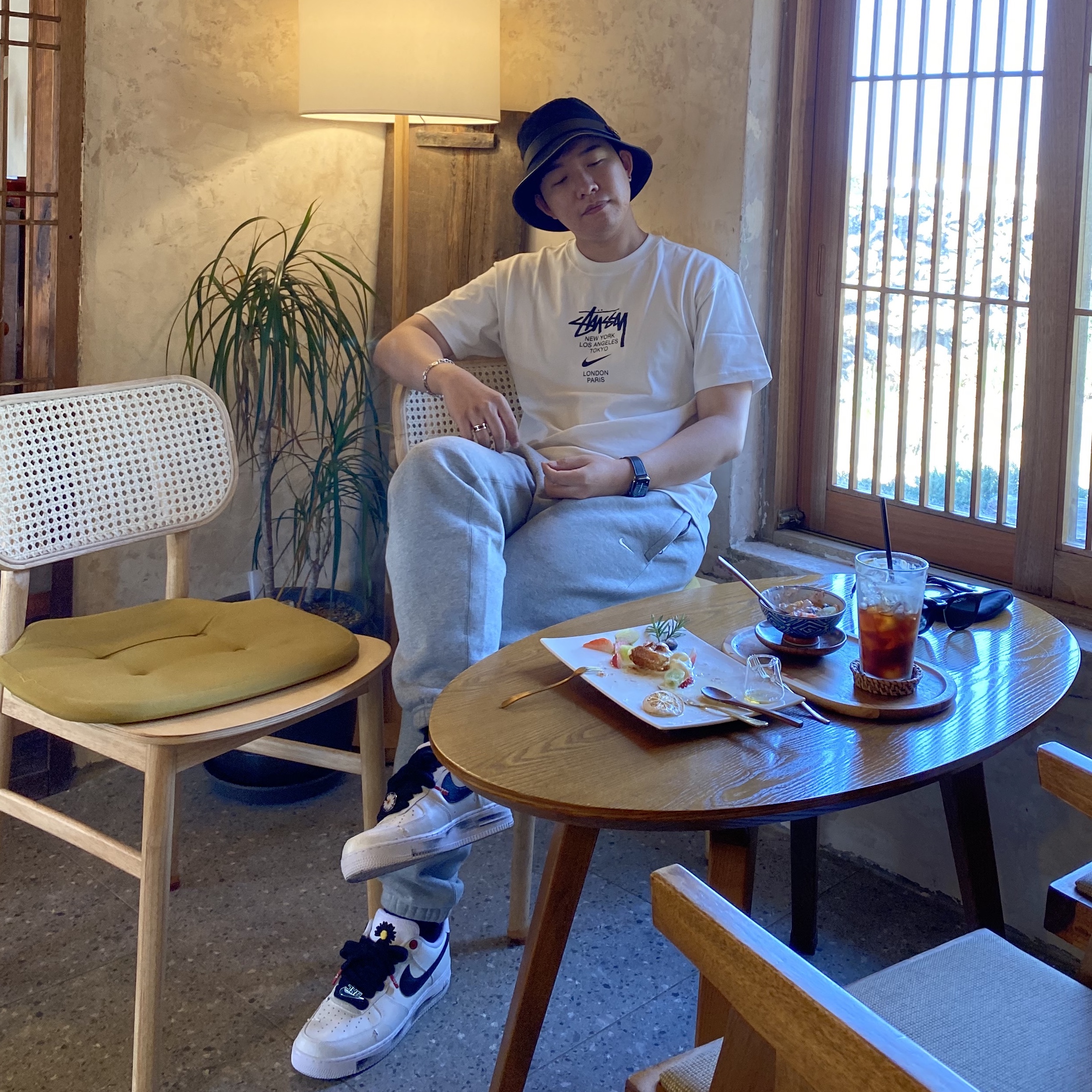 Nike x Peaceminusone Air Force 1 Low Para-Noise 2.0, Nike x Stussy WT T-Shirt White - Asia 착용 스타일