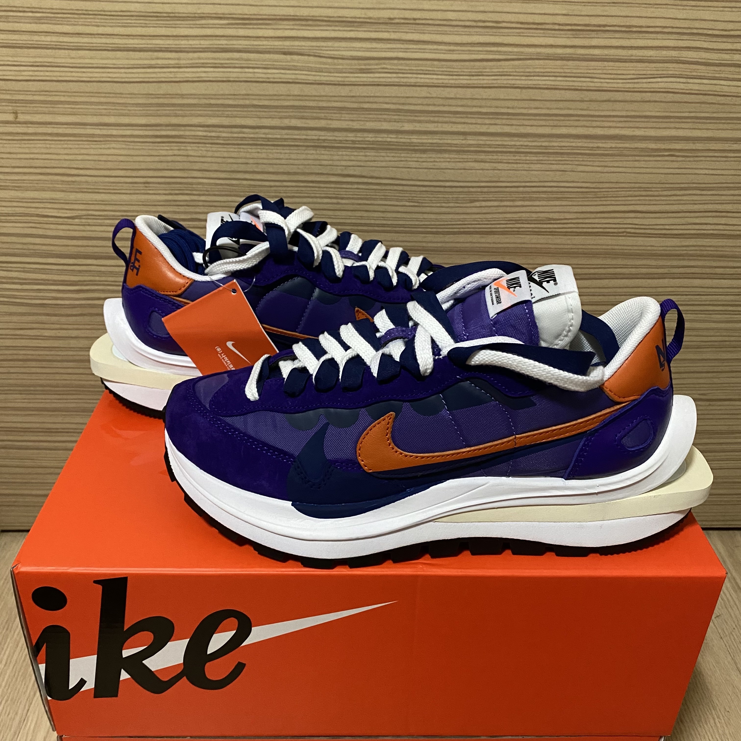 Nike x Sacai VaporWaffle Dark Iris 착용 스타일