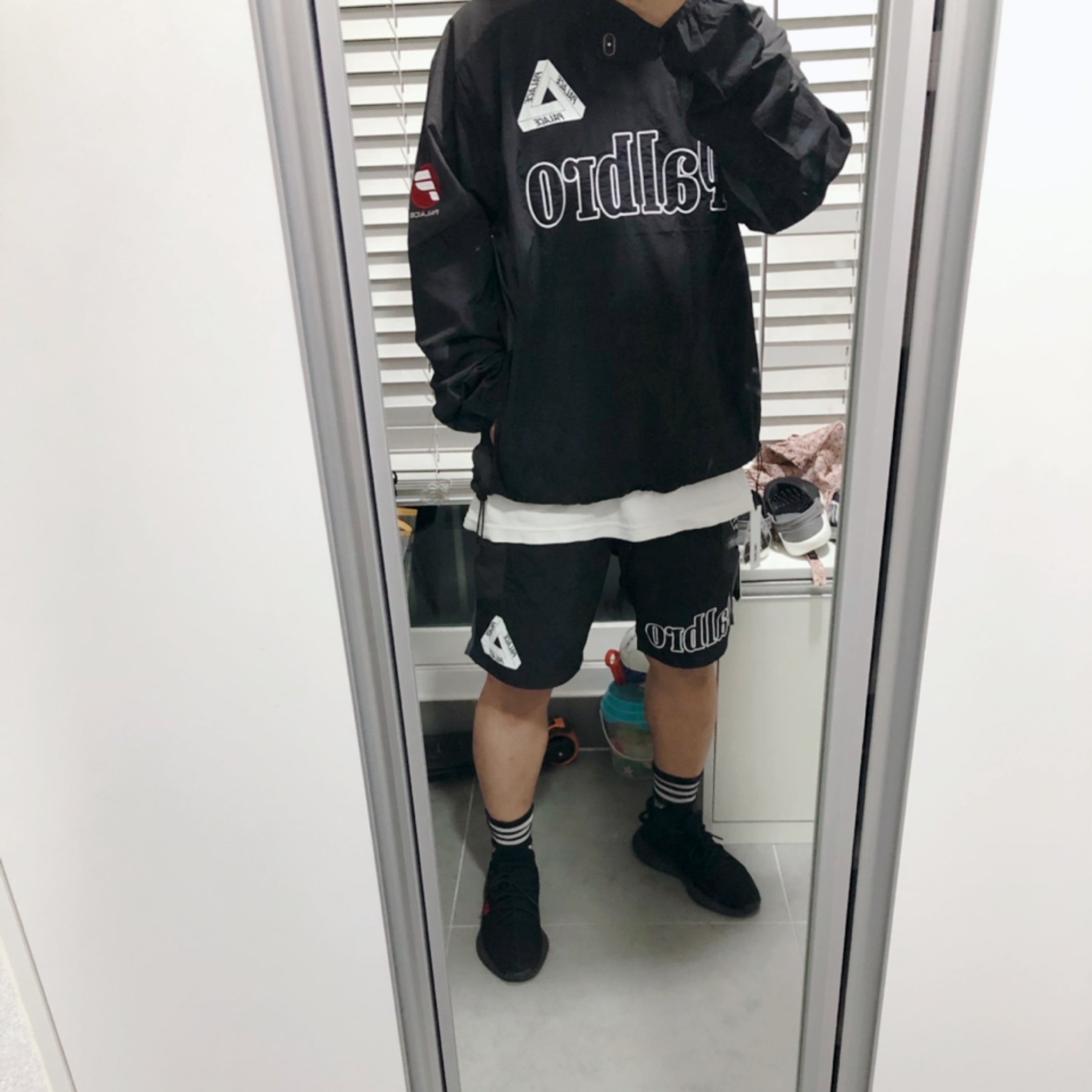 Palace Sports Shell Crew Black - 21SS, Palace Sports Shell Shorts Black - 21SS 착용 스타일 - 1